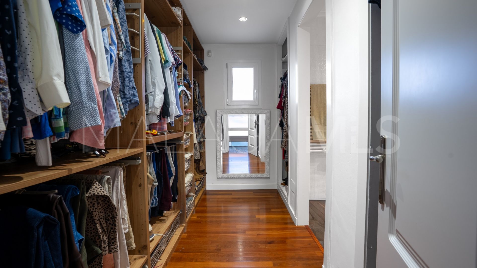 Villa for sale in Sierrezuela with 6 bedrooms