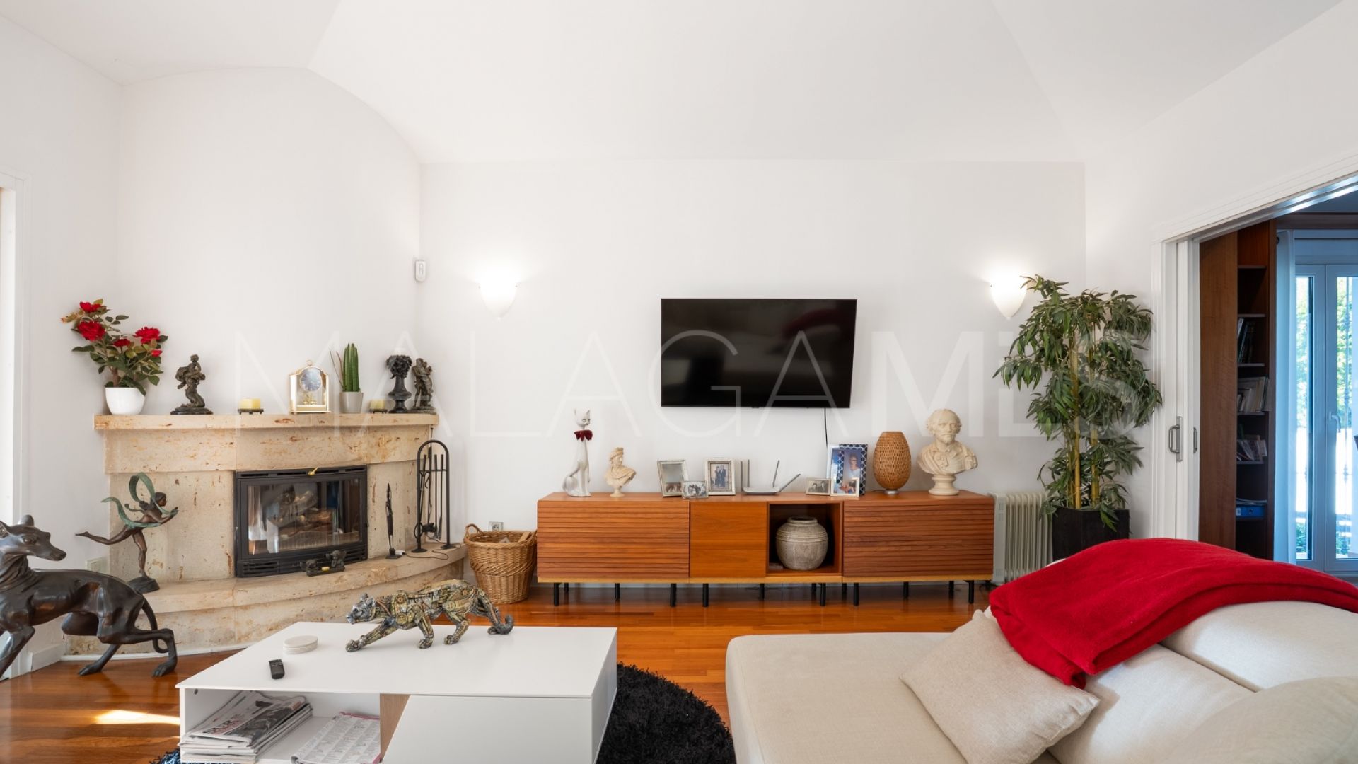 Villa for sale in Sierrezuela with 6 bedrooms