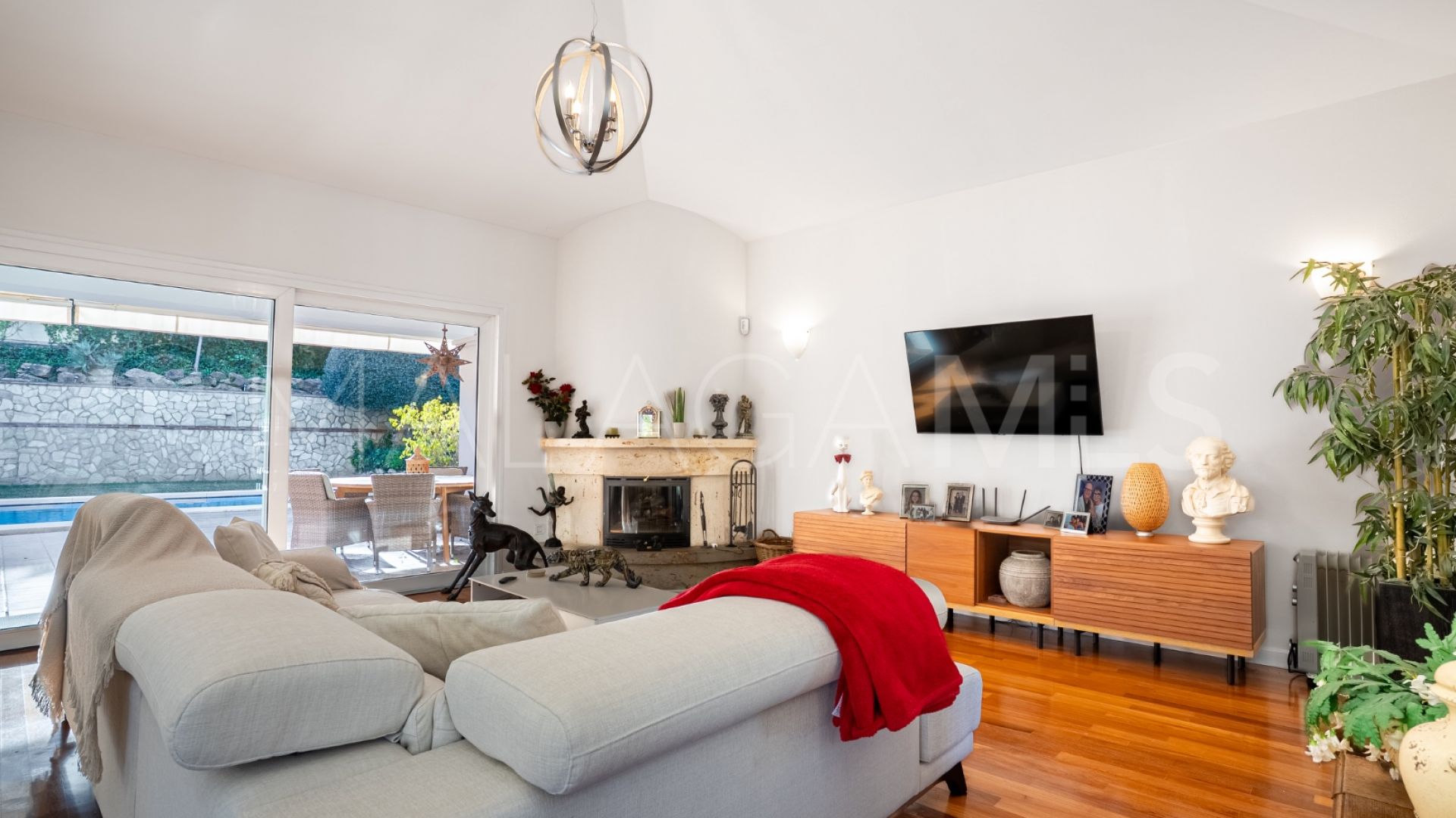 Villa for sale in Sierrezuela with 6 bedrooms