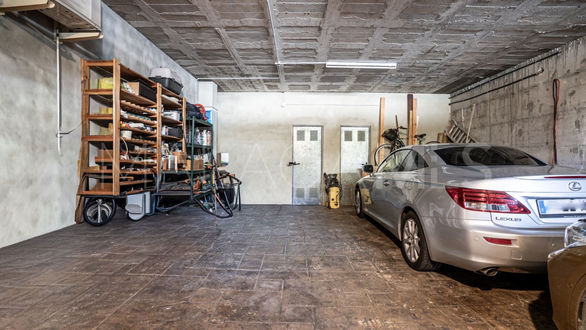 Villa for sale in Sierrezuela with 6 bedrooms