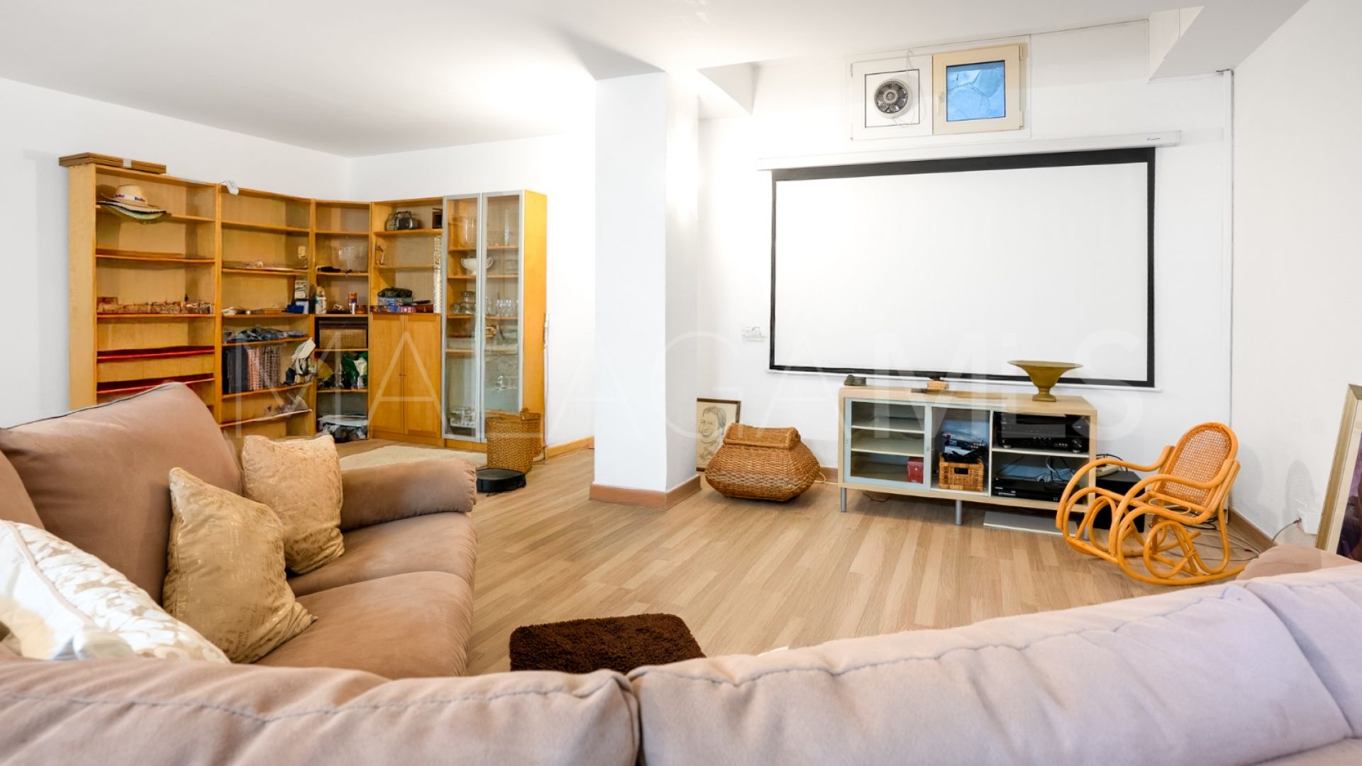 Villa for sale in Sierrezuela with 6 bedrooms