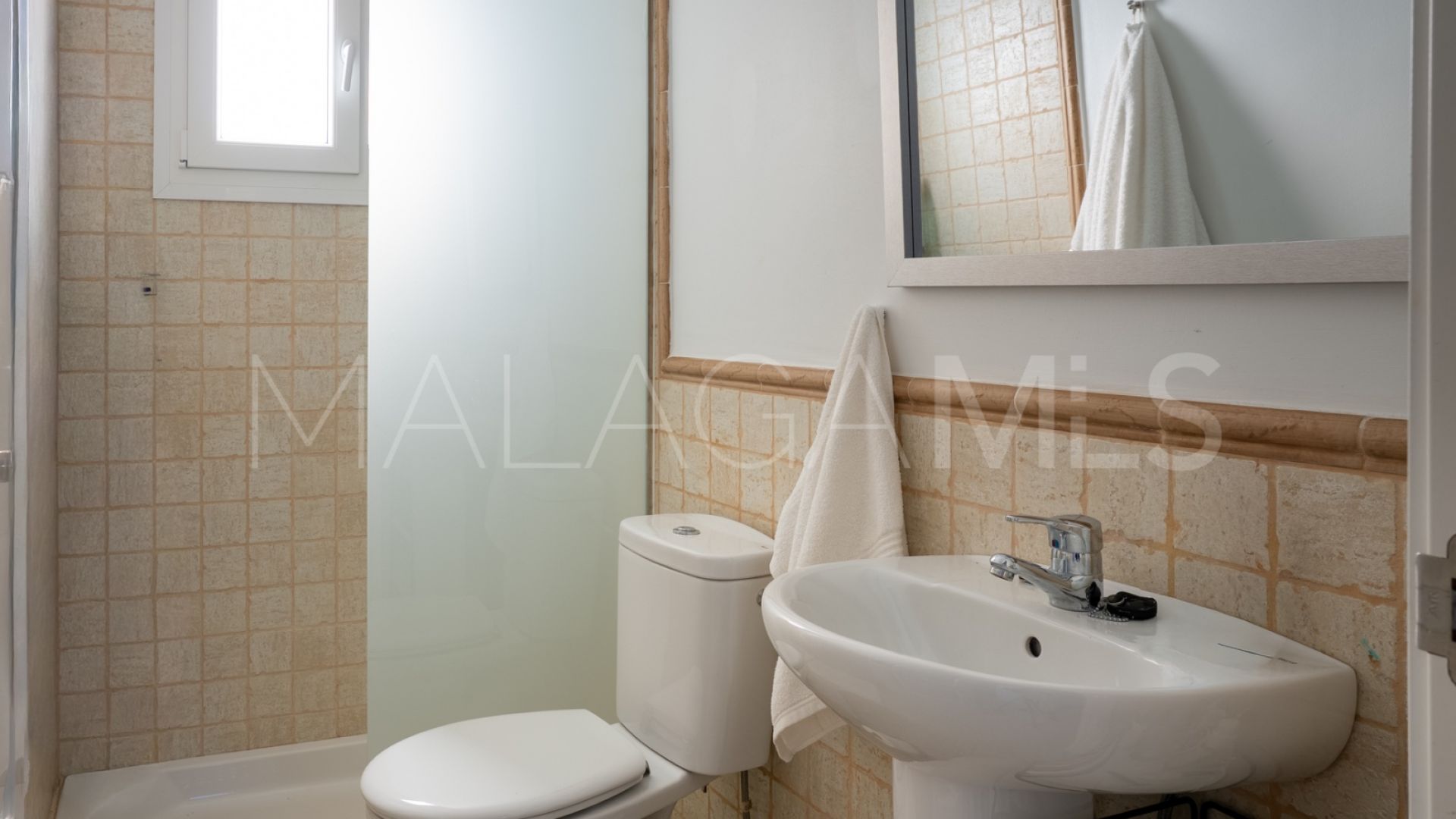 Villa for sale in Sierrezuela with 6 bedrooms