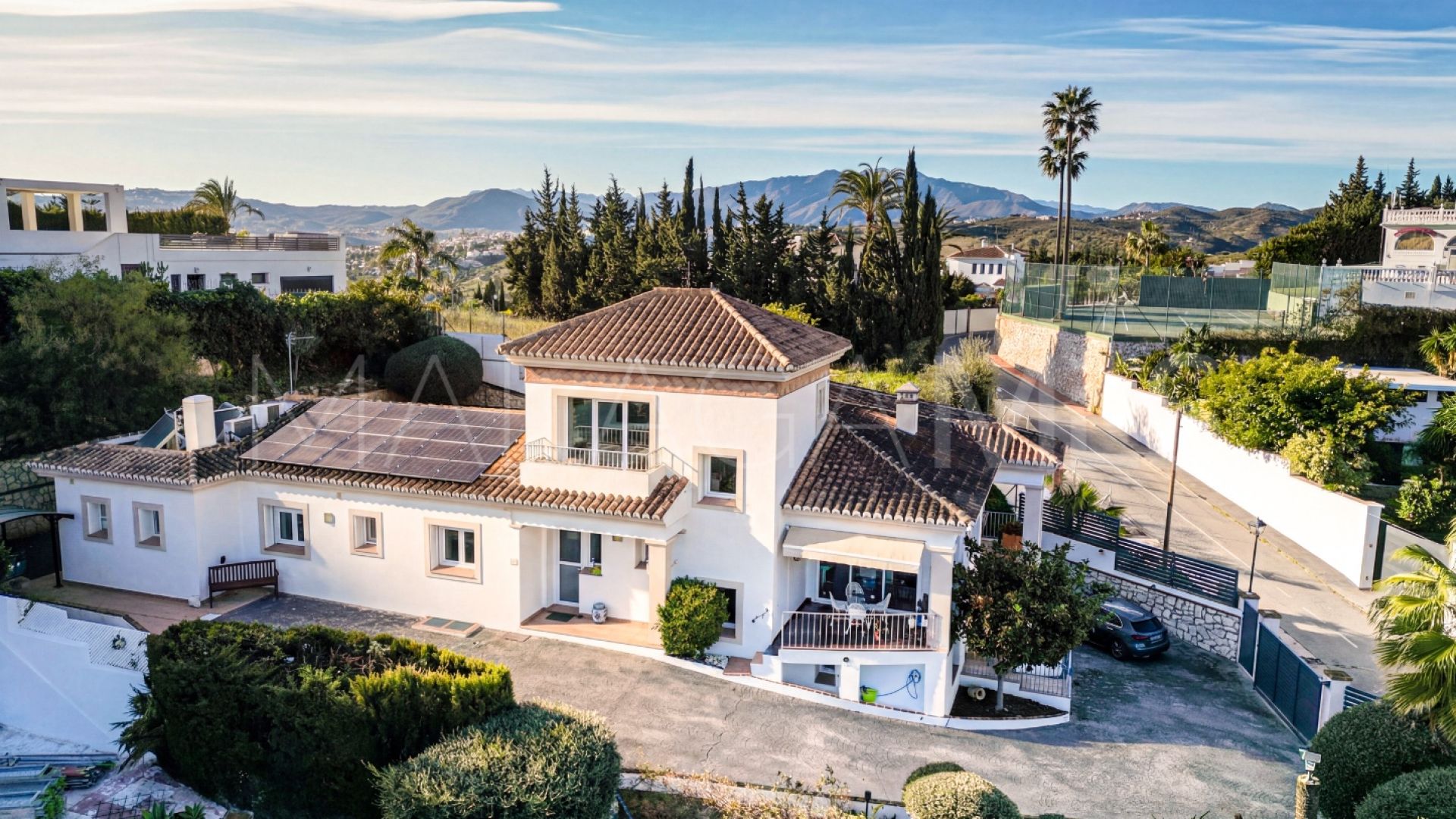 Villa for sale in Sierrezuela with 6 bedrooms