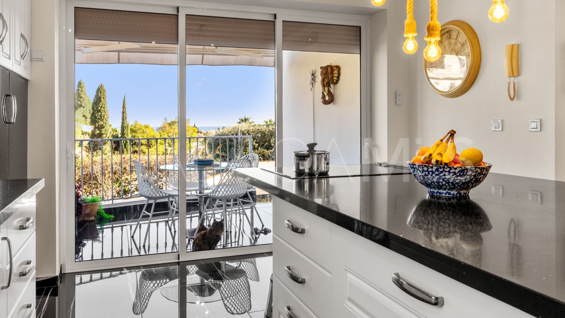 Villa for sale in Sierrezuela with 6 bedrooms