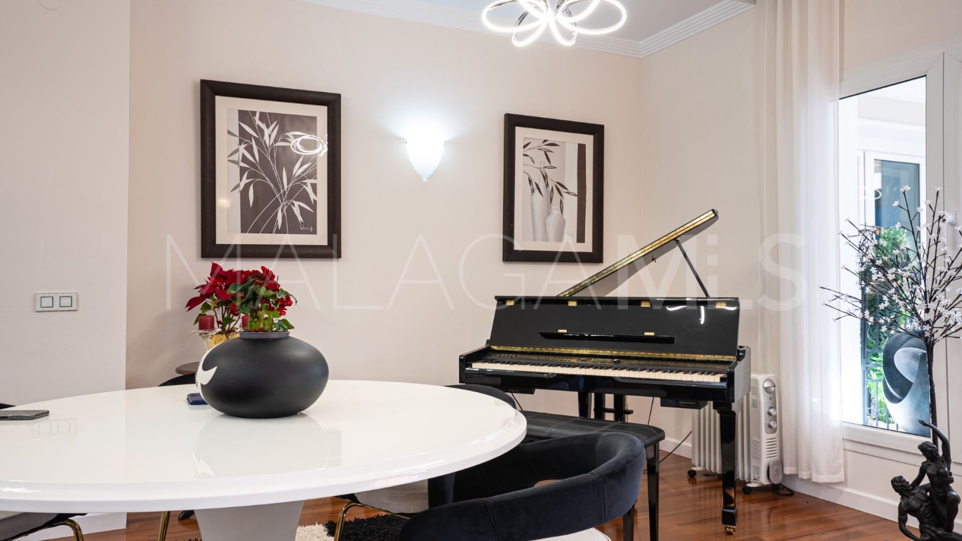 Villa for sale in Sierrezuela with 6 bedrooms