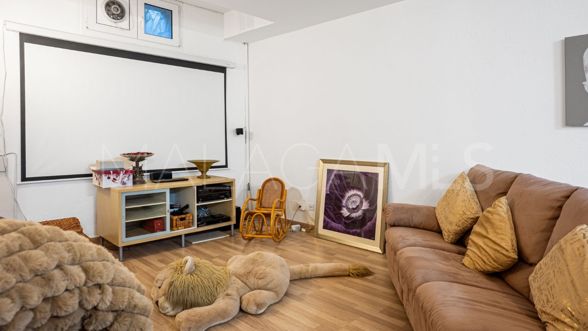 Villa for sale in Sierrezuela with 6 bedrooms