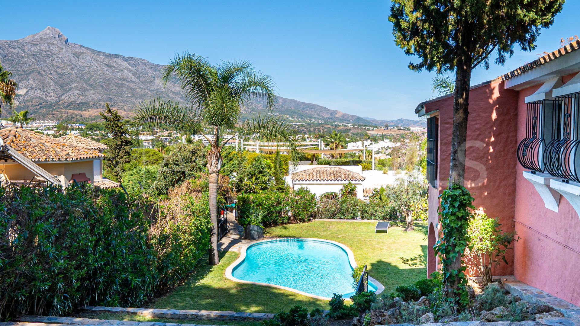 Villa for sale de 5 bedrooms in Las Brisas
