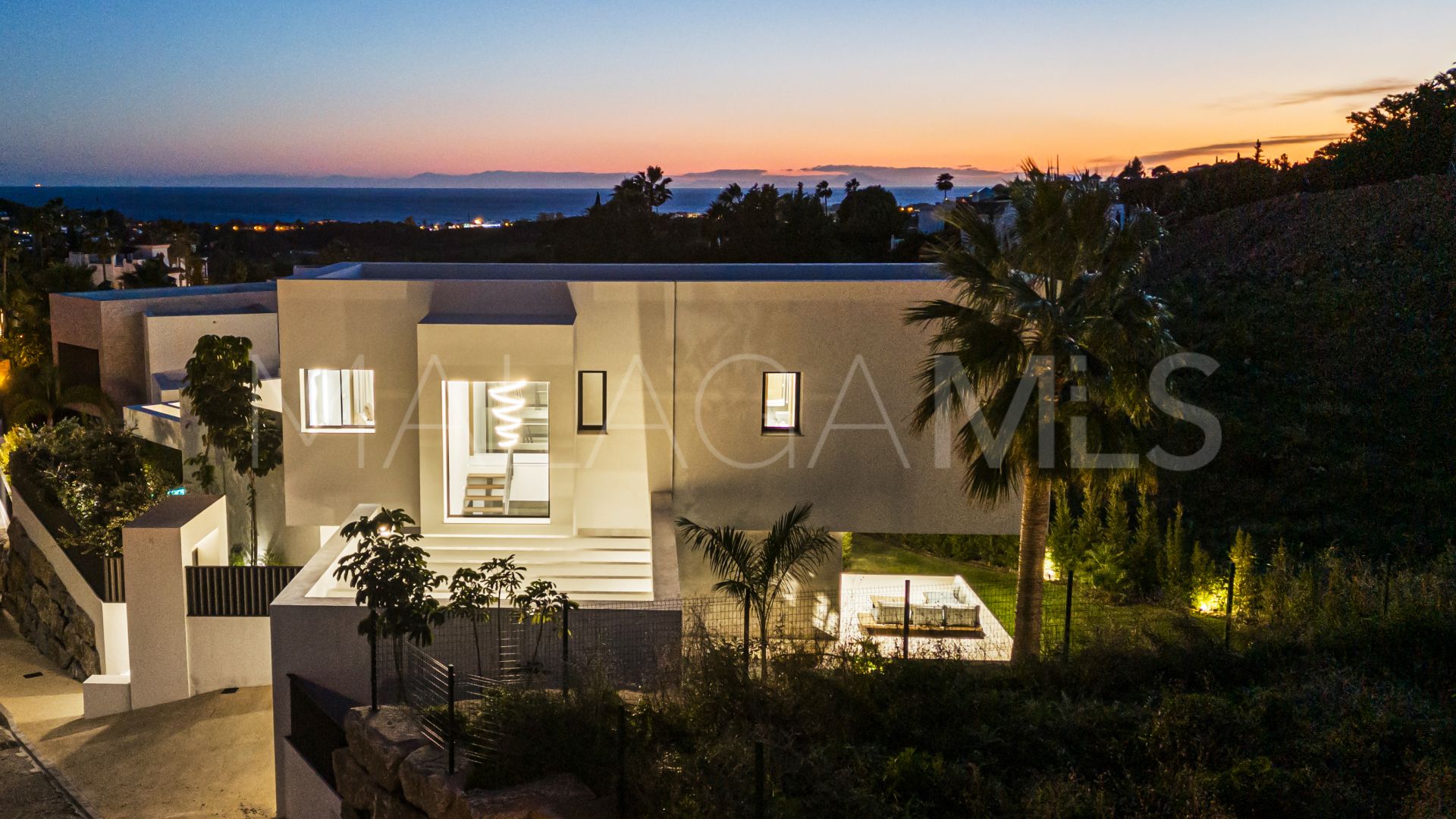 Buy villa in Mirador del Paraiso