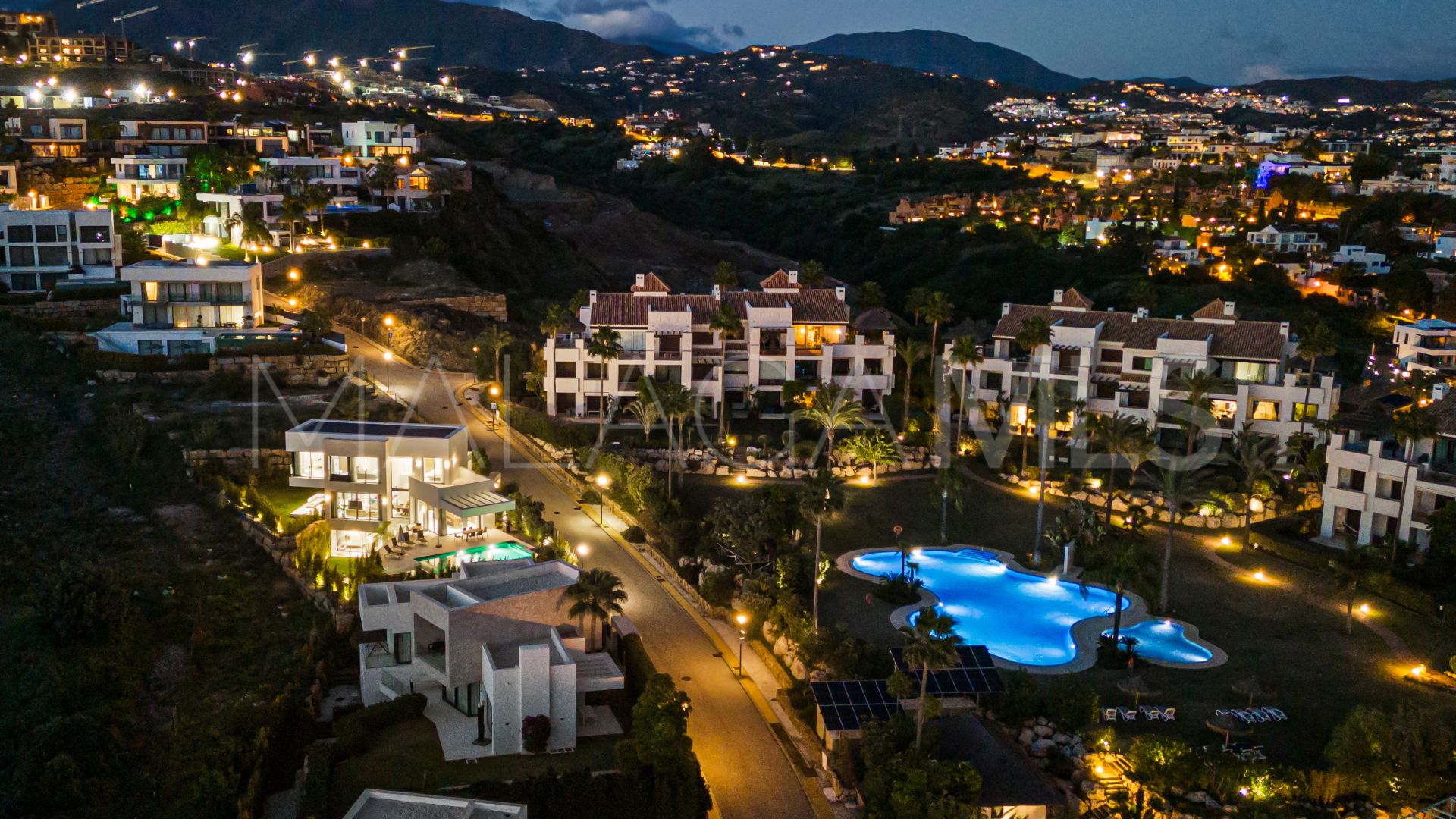 Buy villa in Mirador del Paraiso