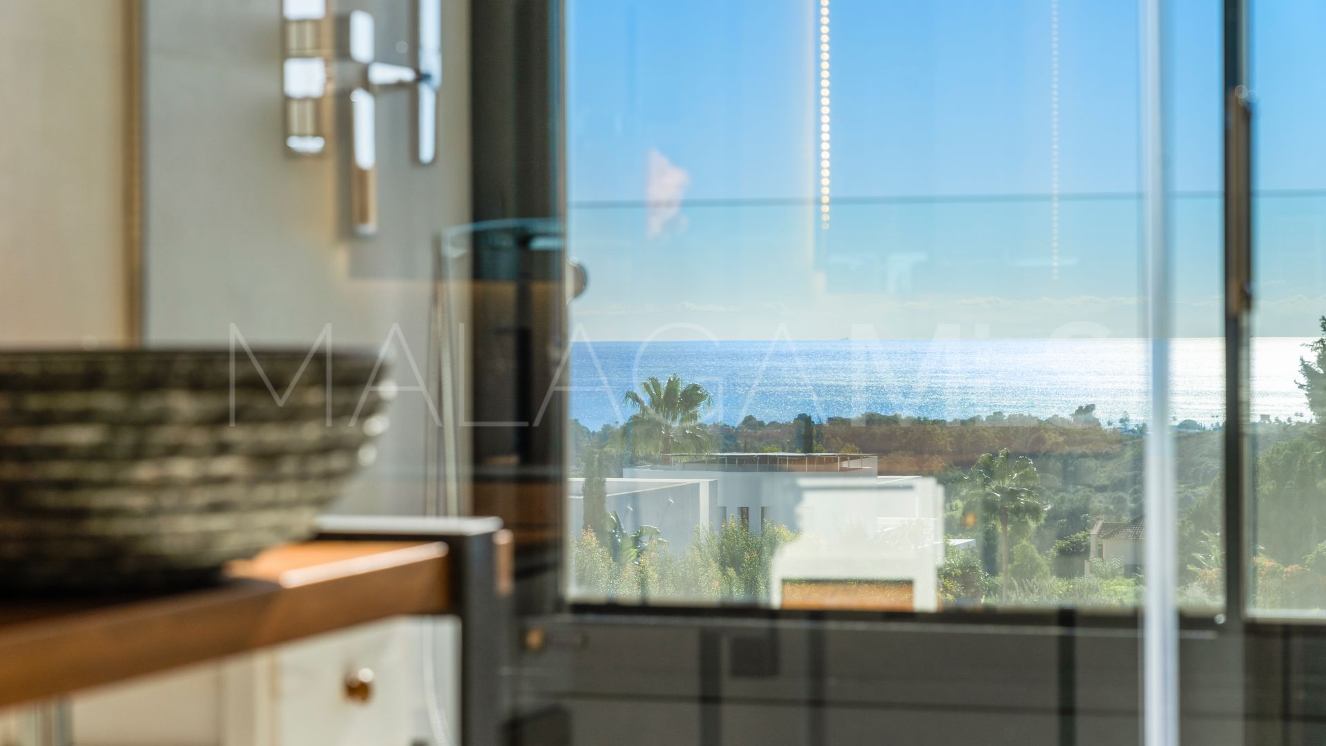 Buy villa in Mirador del Paraiso