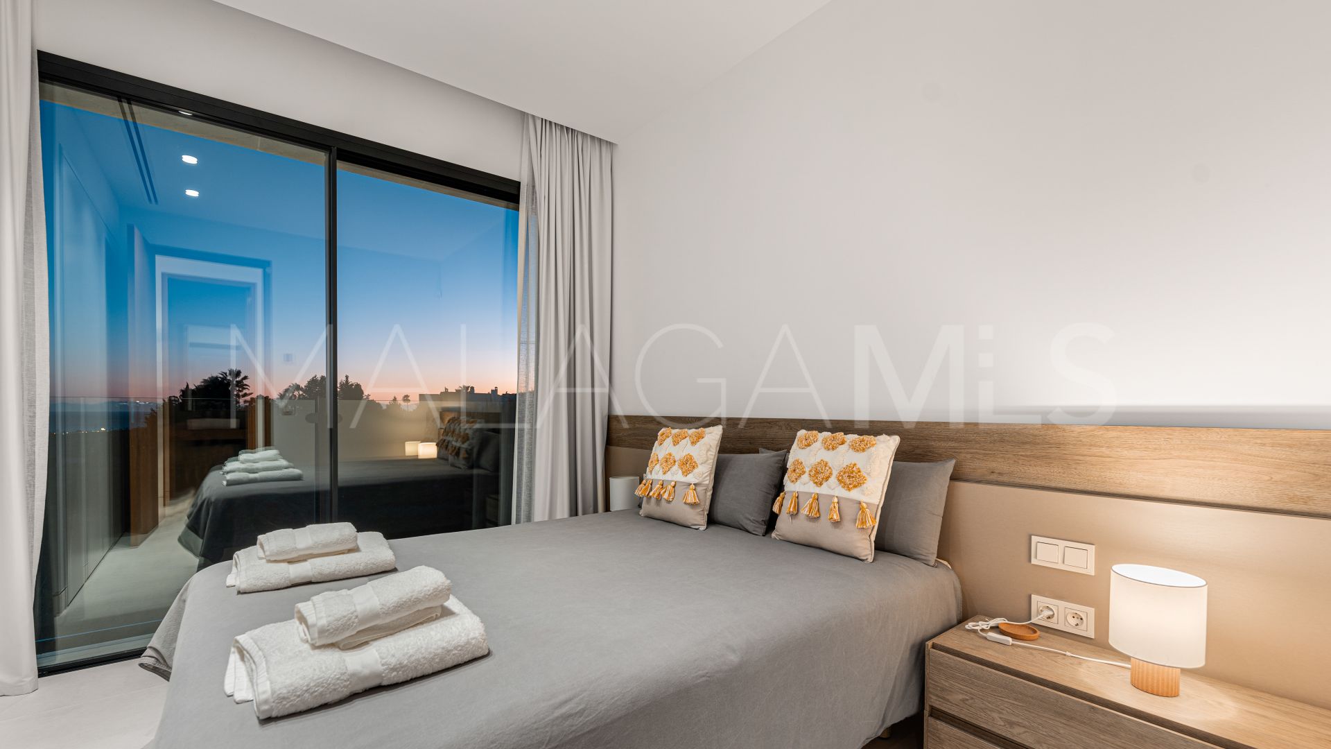 Buy villa in Mirador del Paraiso