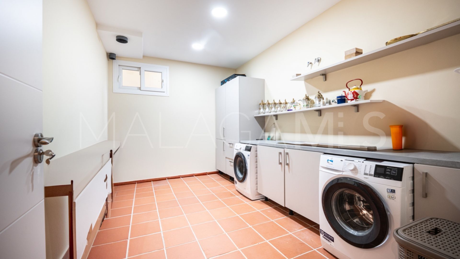 For sale Estepona 5 bedrooms villa