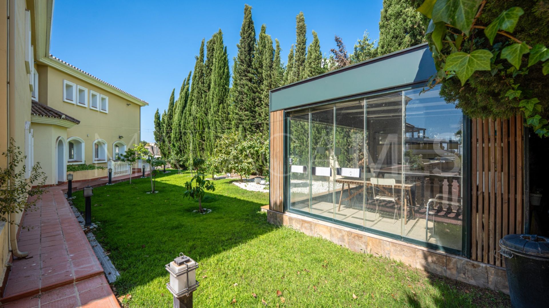 For sale Estepona 5 bedrooms villa
