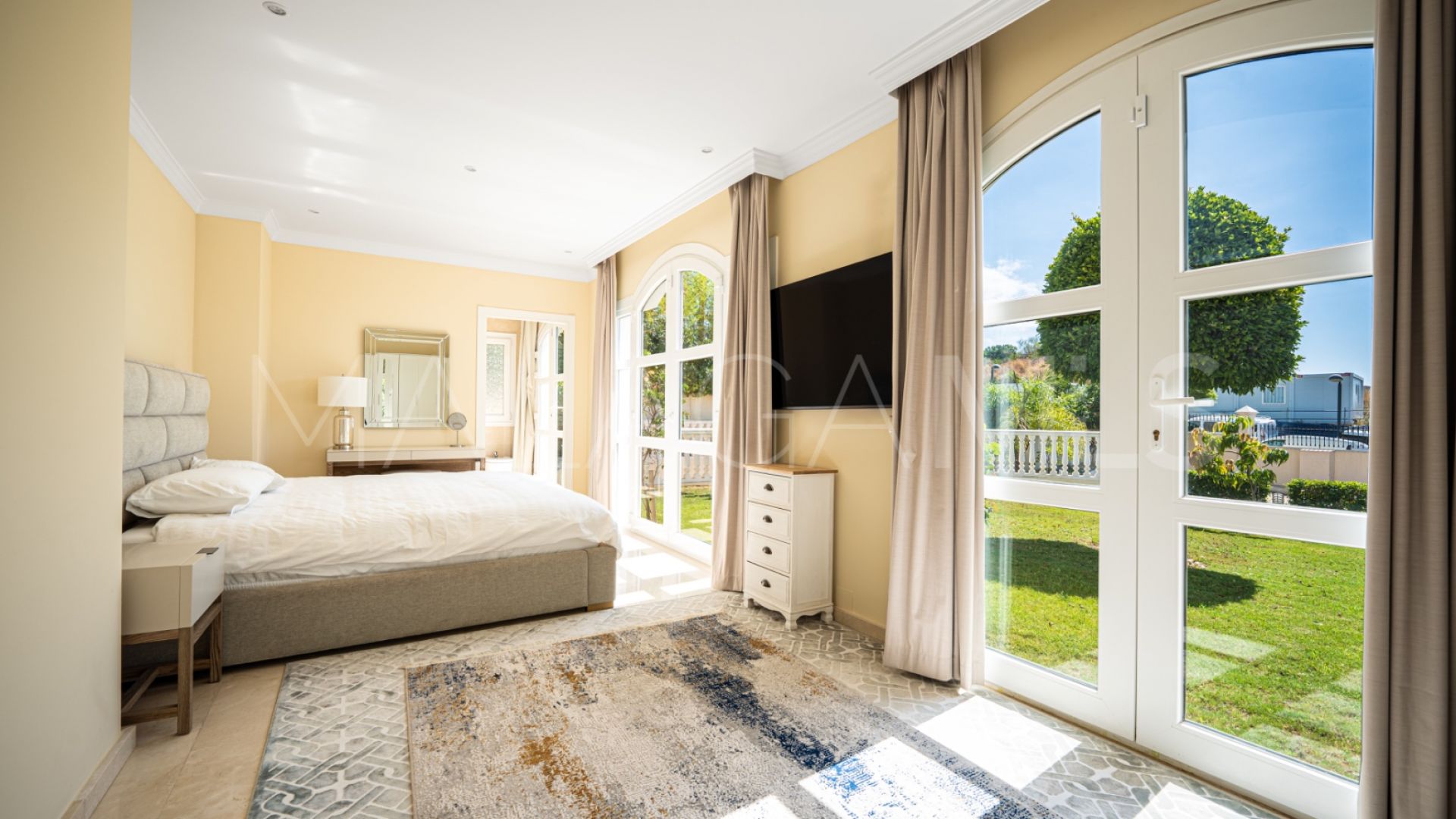 For sale Estepona 5 bedrooms villa