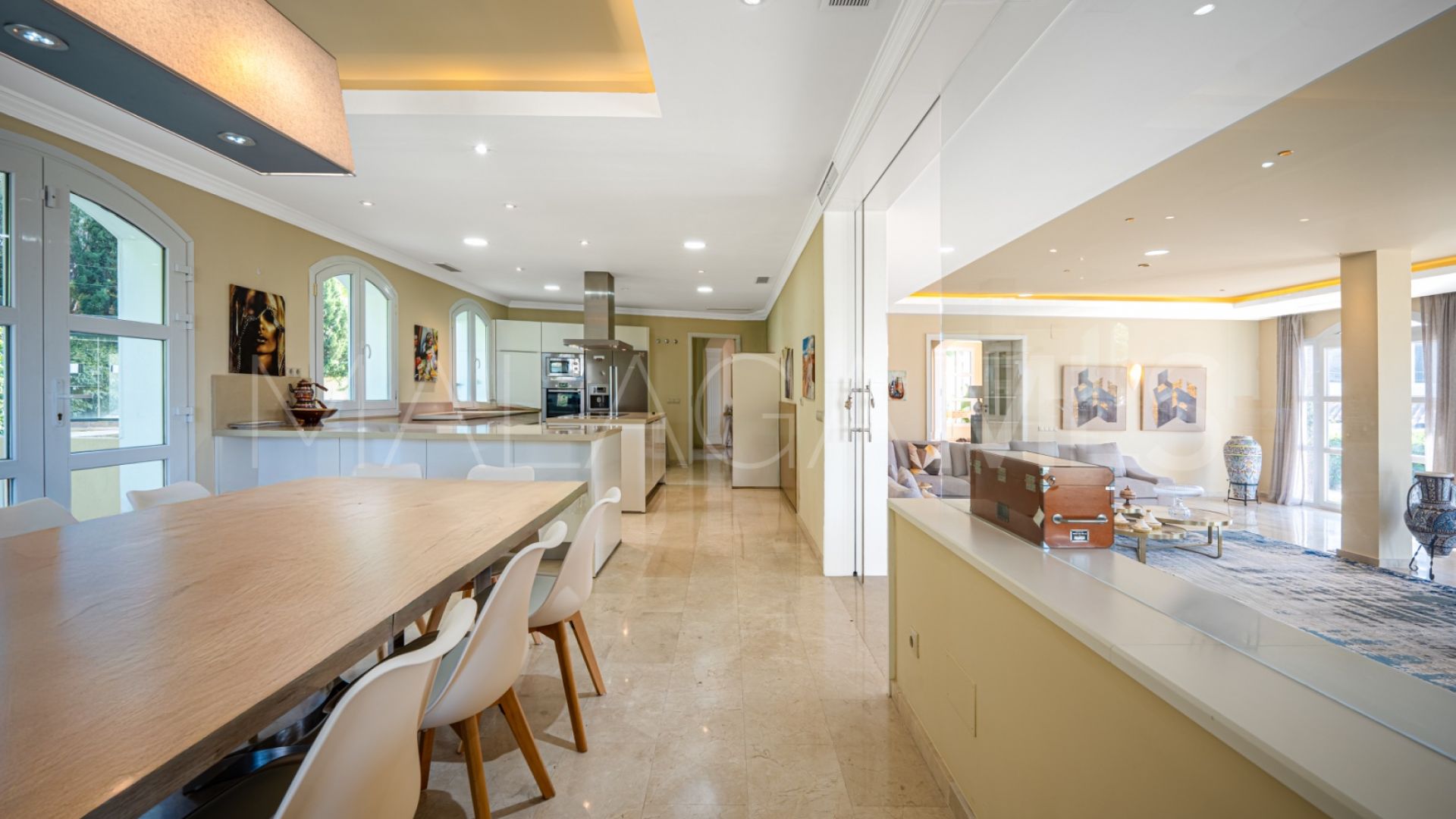 For sale Estepona 5 bedrooms villa