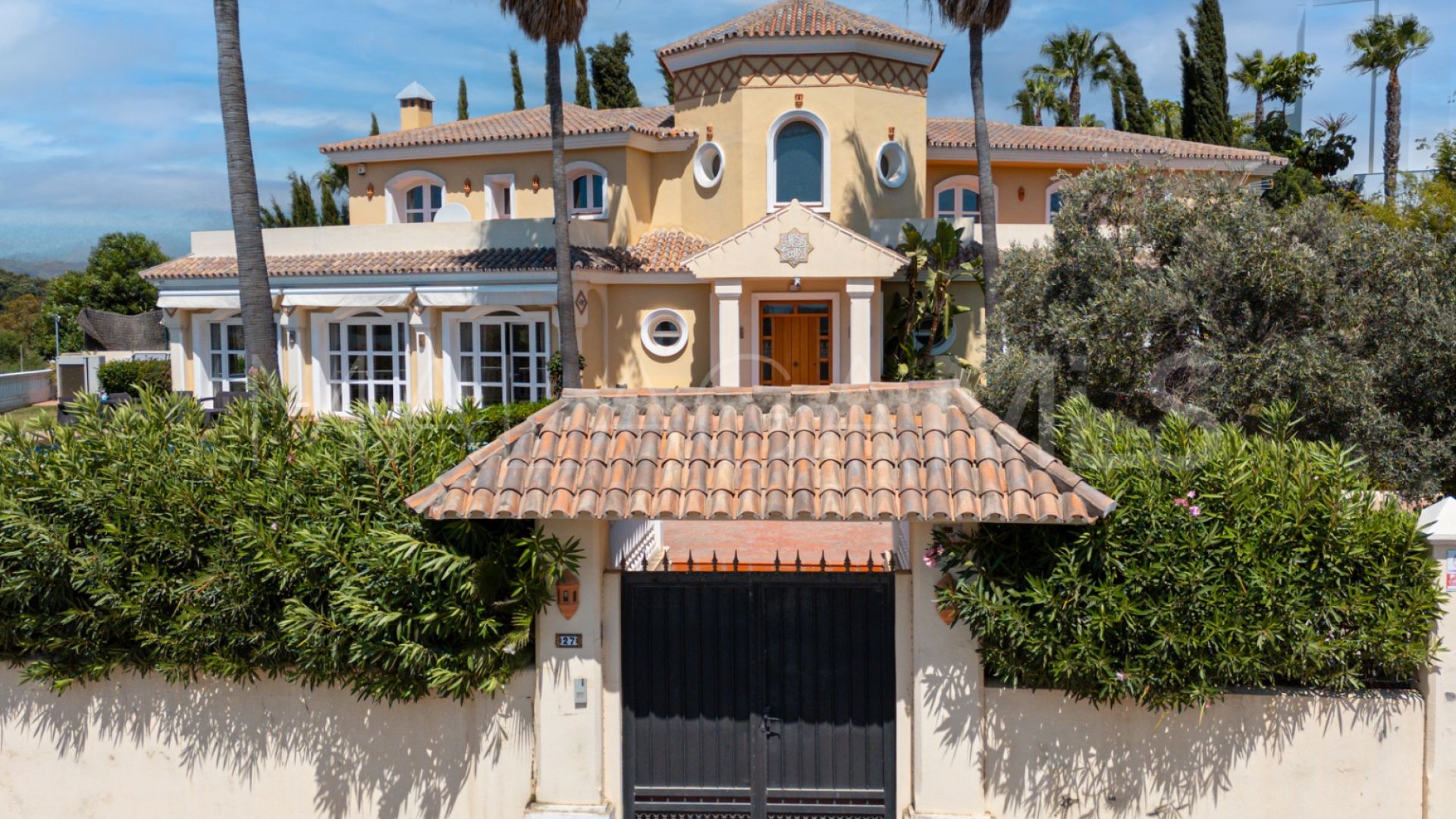 For sale Estepona 5 bedrooms villa