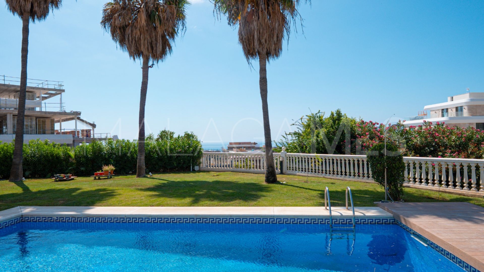 For sale Estepona 5 bedrooms villa