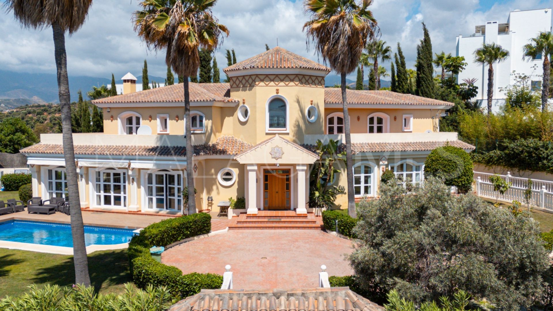 For sale Estepona 5 bedrooms villa