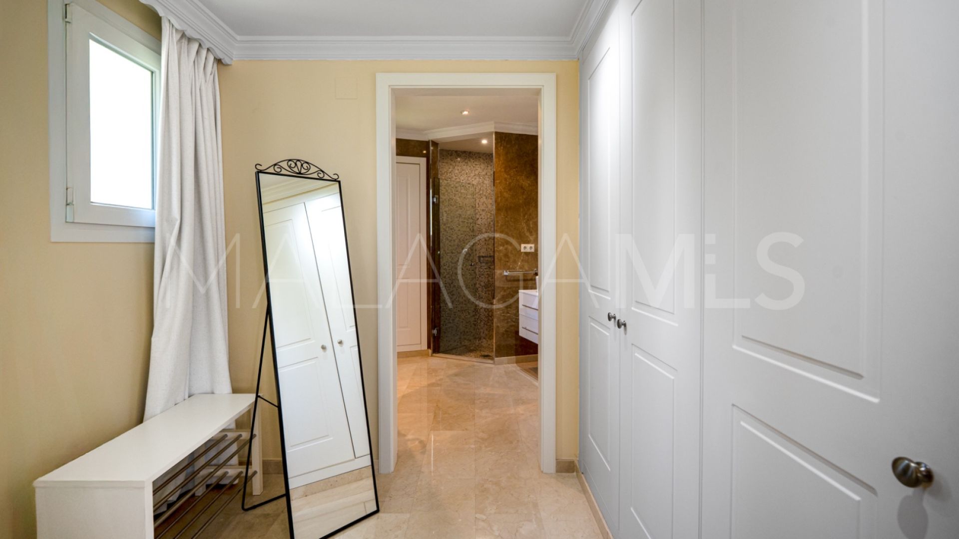 For sale Estepona 5 bedrooms villa