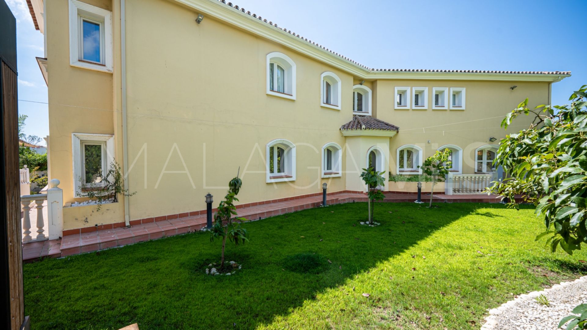 For sale Estepona 5 bedrooms villa