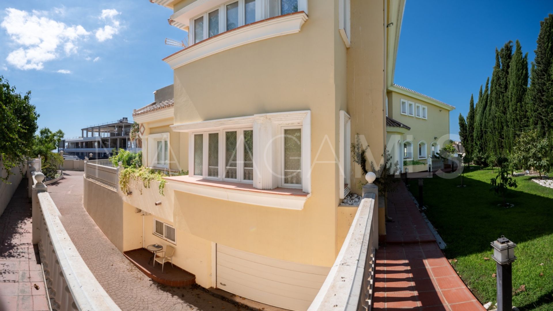 For sale Estepona 5 bedrooms villa