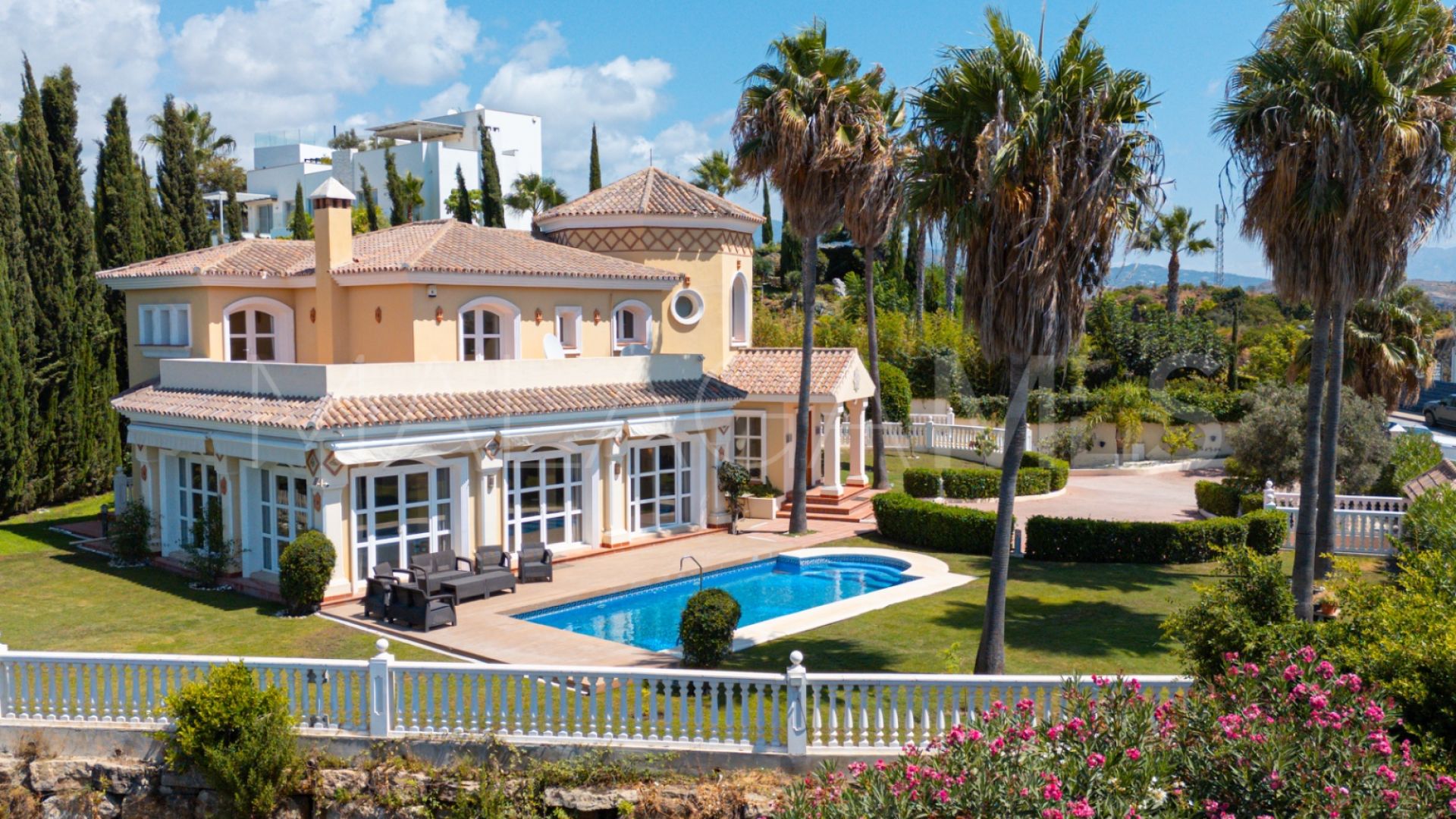 For sale Estepona 5 bedrooms villa