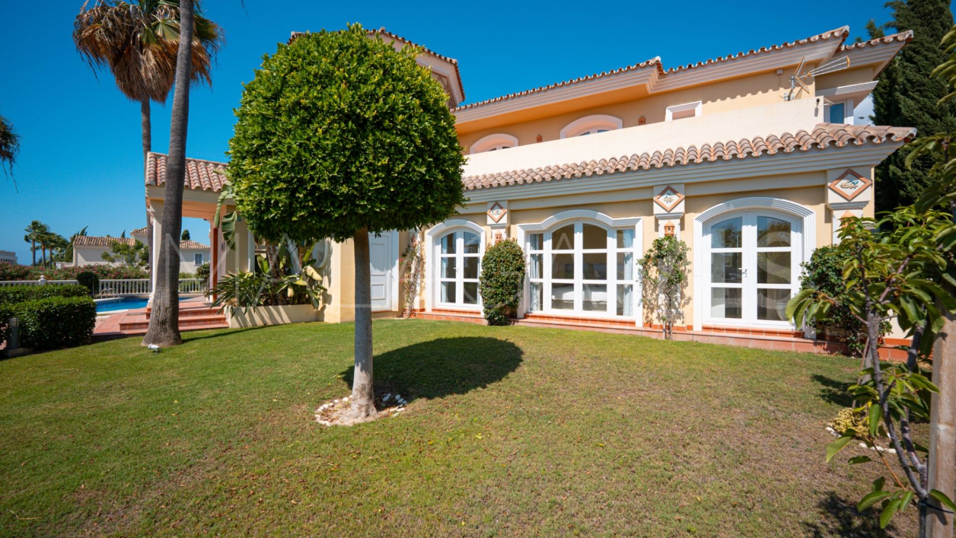 For sale Estepona 5 bedrooms villa