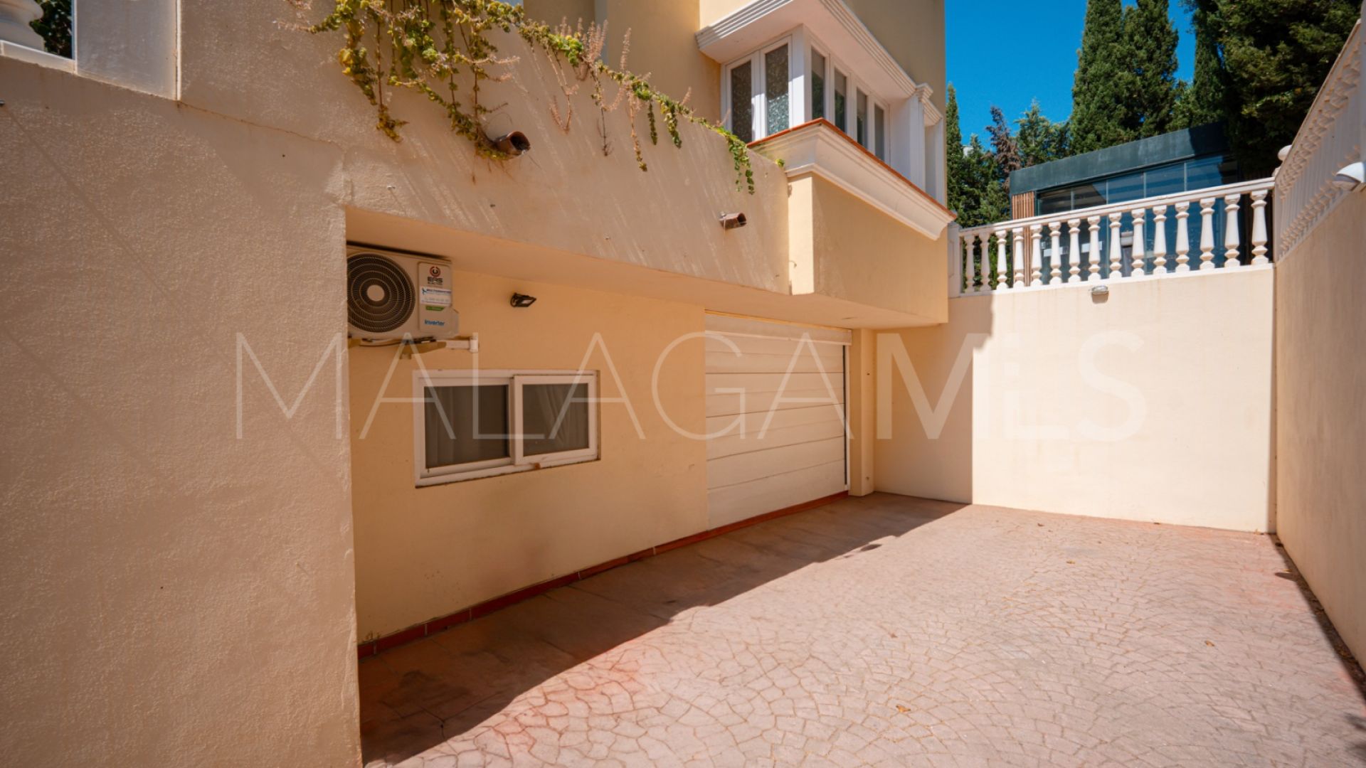 For sale Estepona 5 bedrooms villa