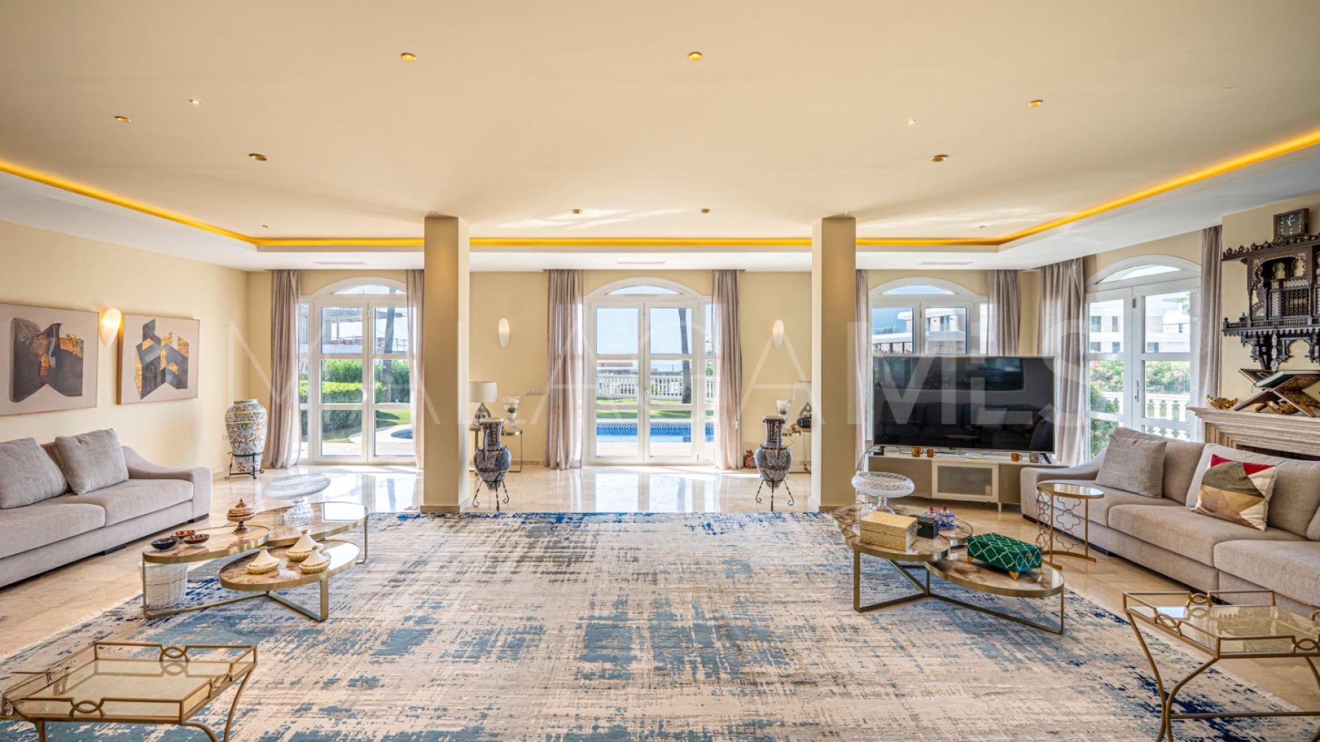 For sale Estepona 5 bedrooms villa