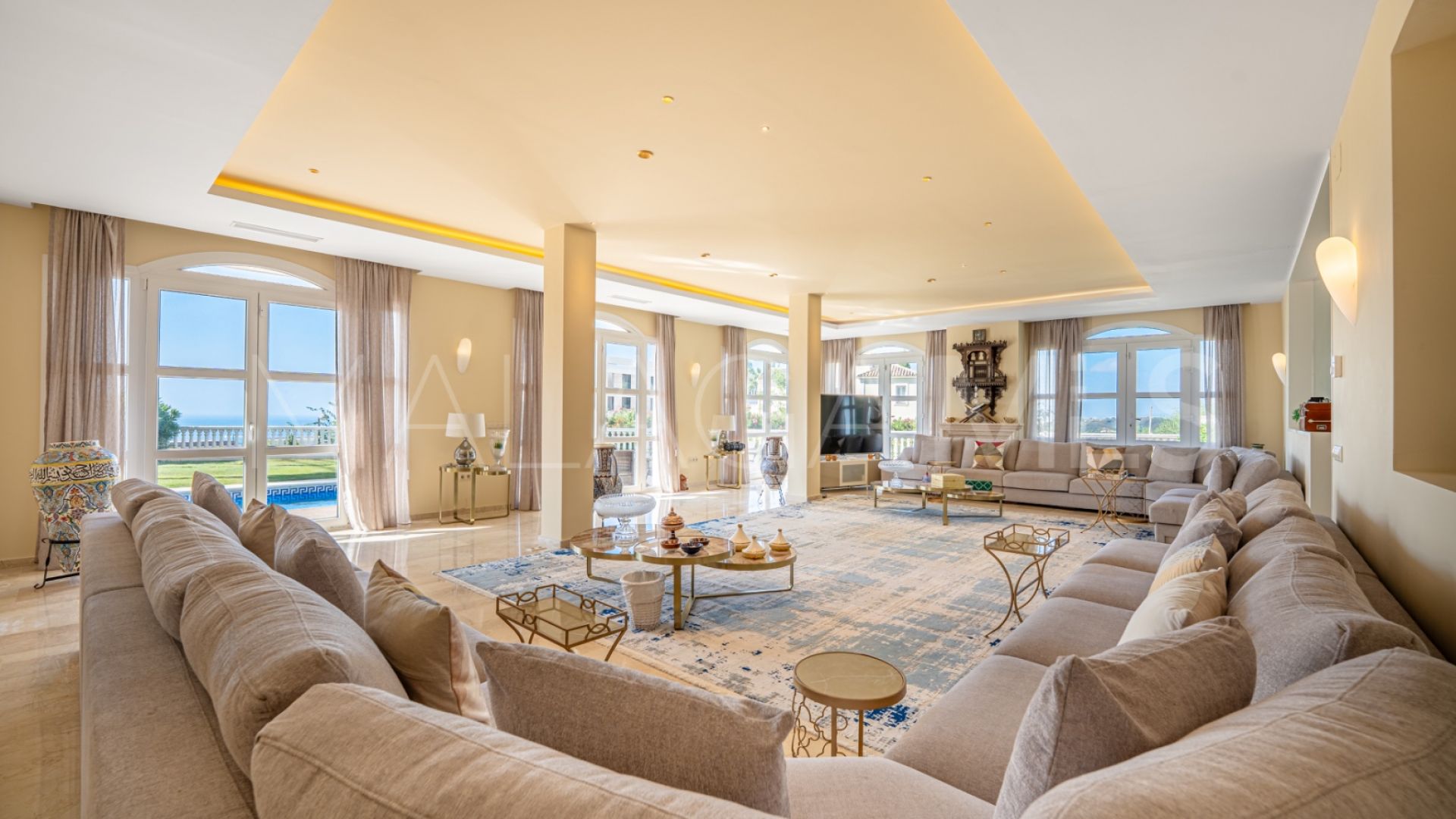 For sale Estepona 5 bedrooms villa