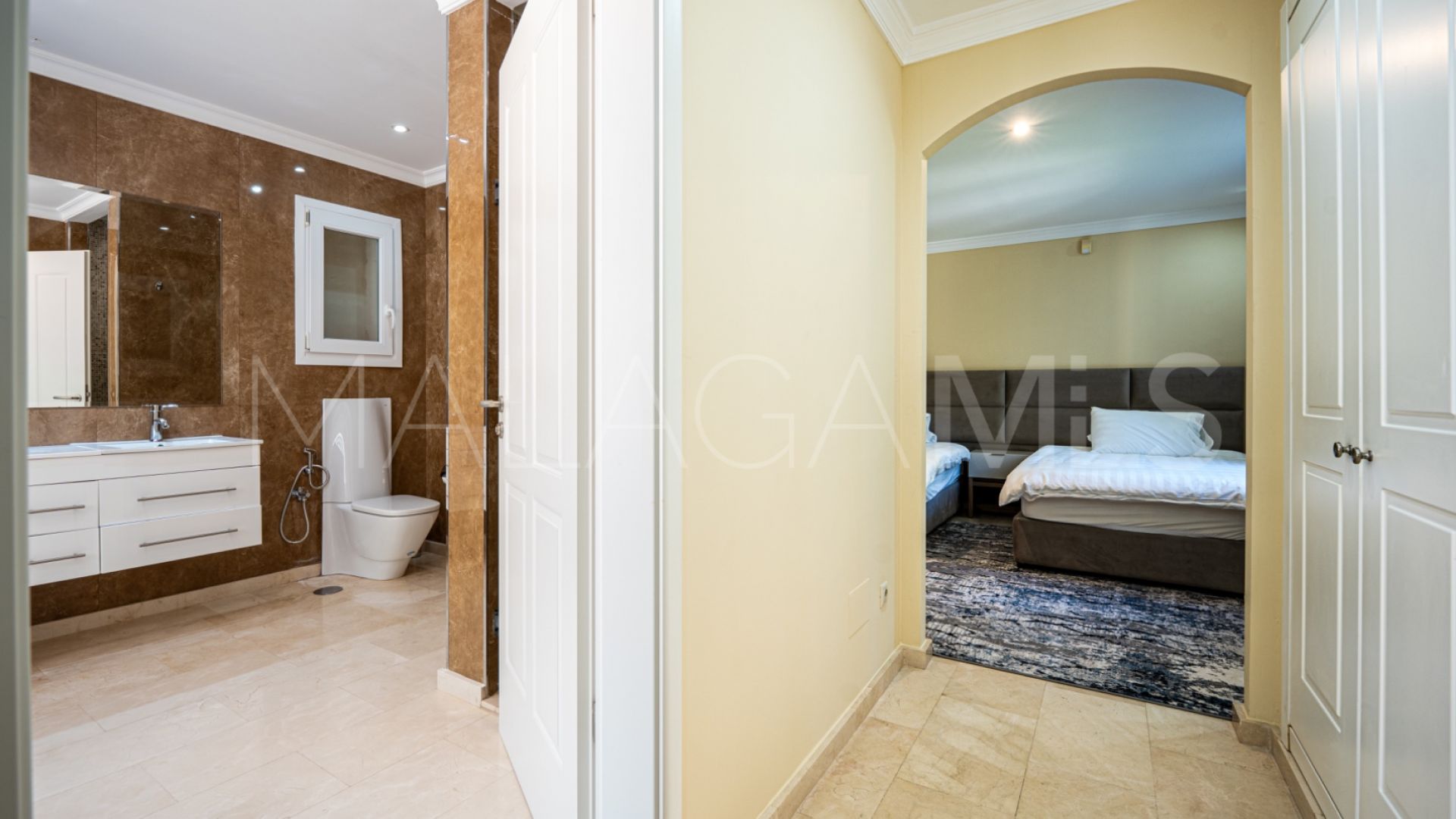 For sale Estepona 5 bedrooms villa