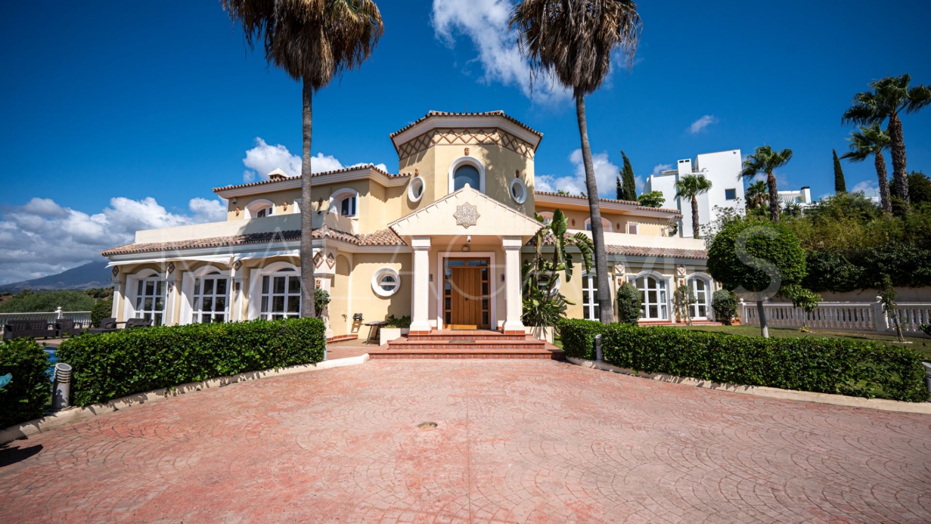 For sale Estepona 5 bedrooms villa