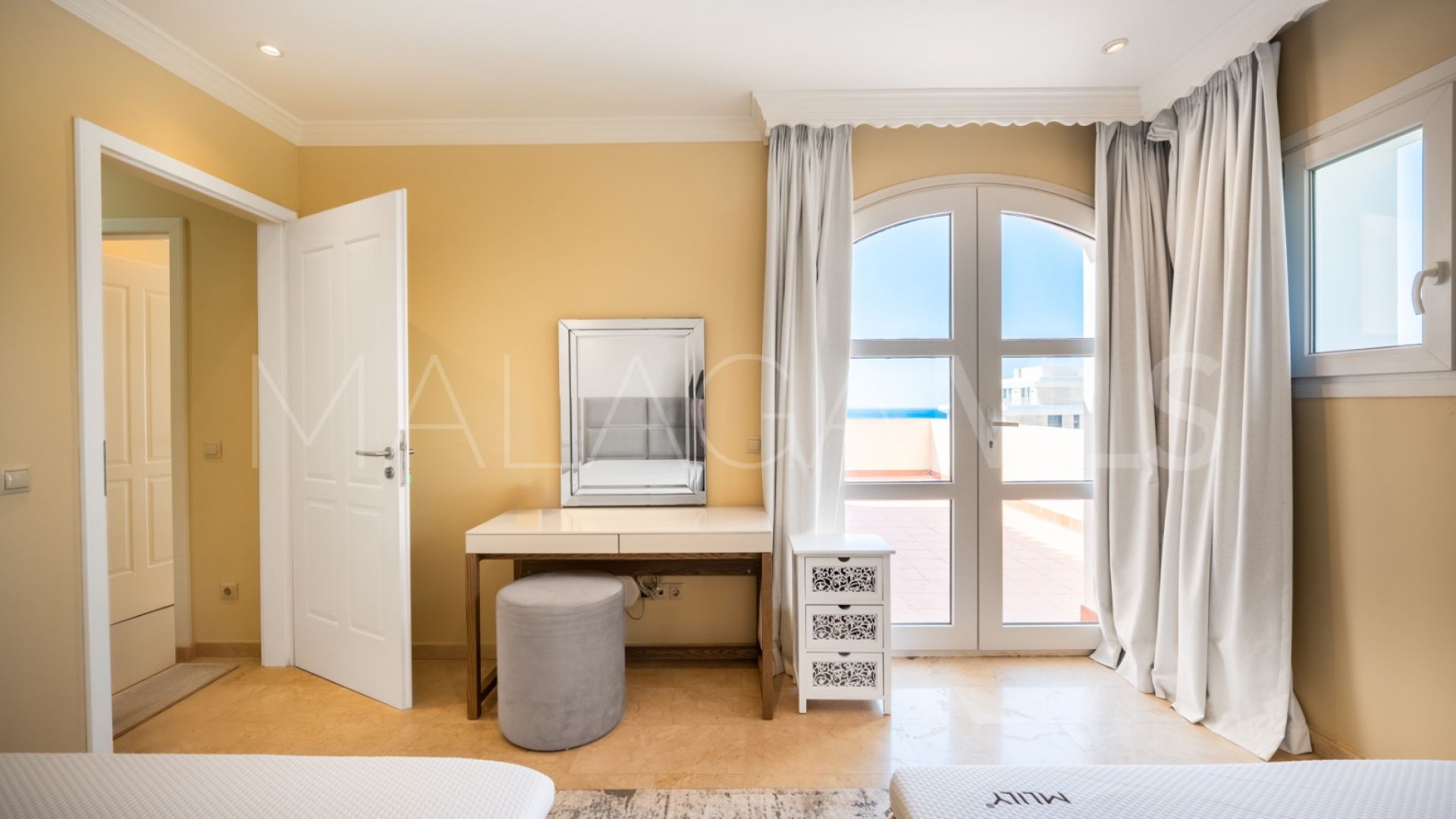 For sale Estepona 5 bedrooms villa