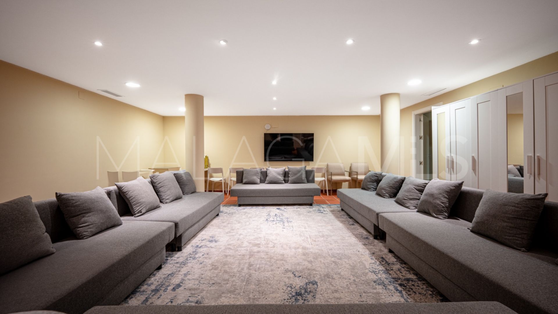 For sale Estepona 5 bedrooms villa