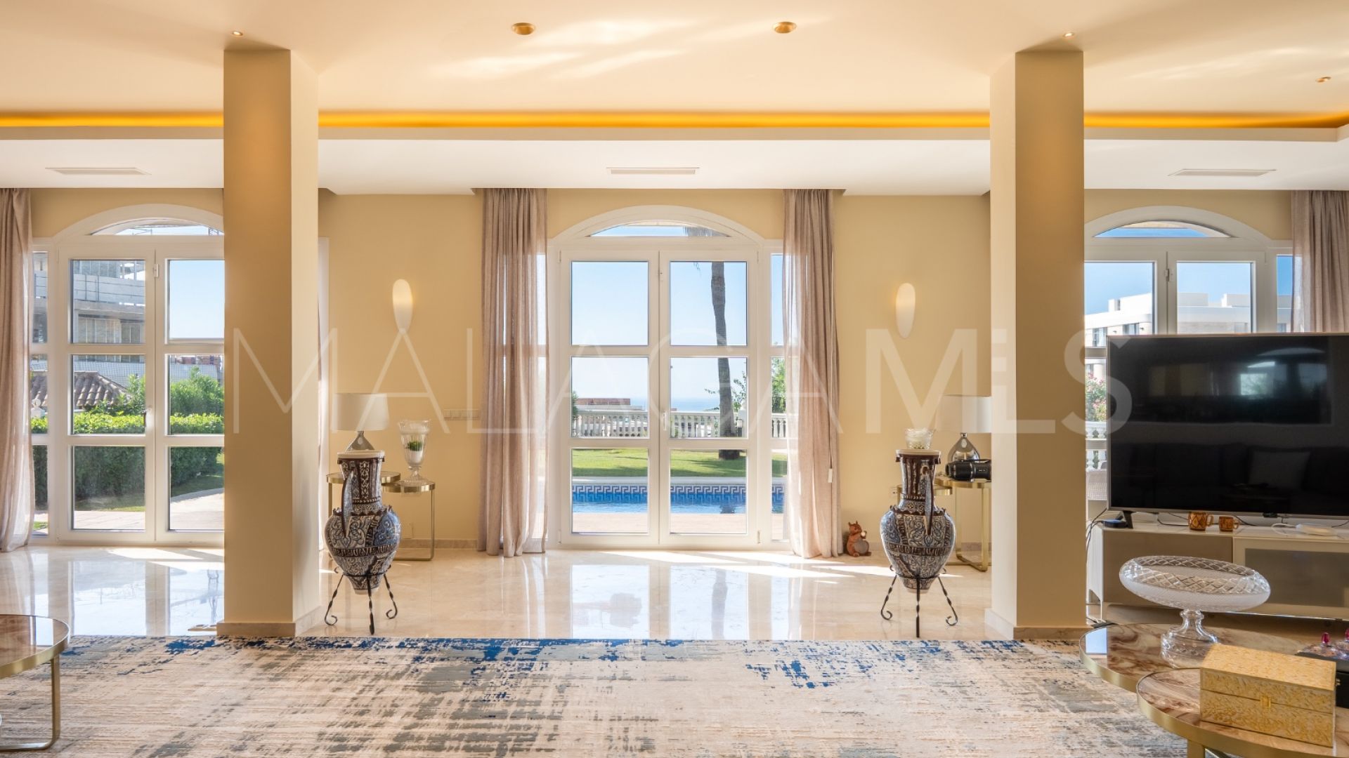 For sale Estepona 5 bedrooms villa