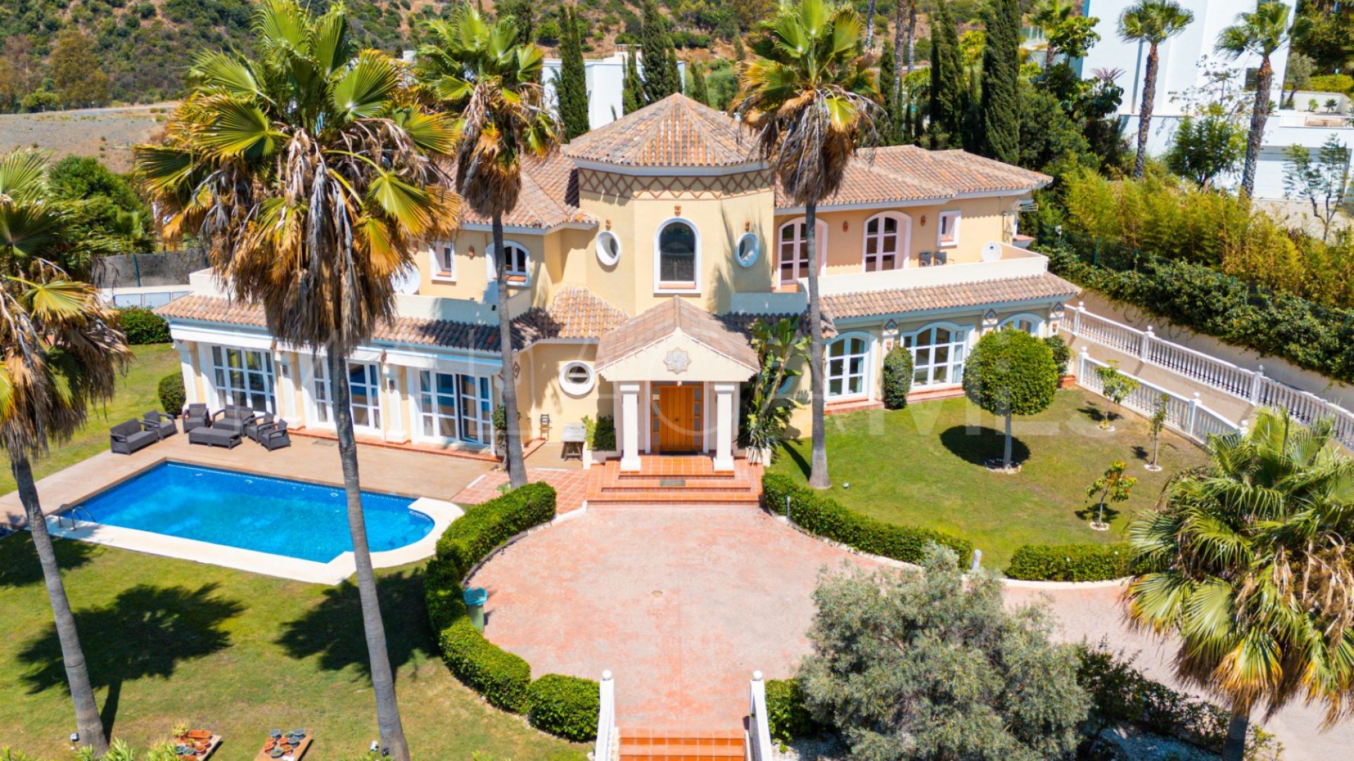 For sale Estepona 5 bedrooms villa