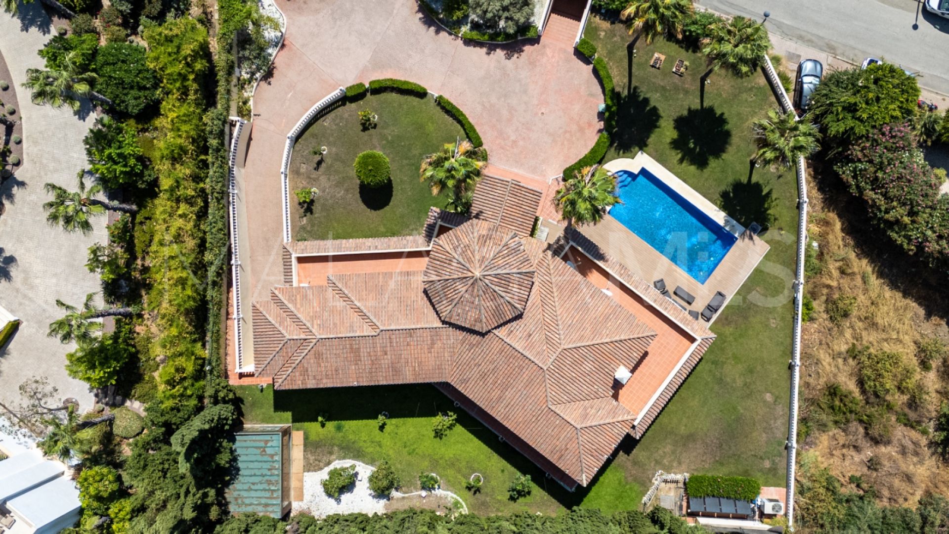 For sale Estepona 5 bedrooms villa