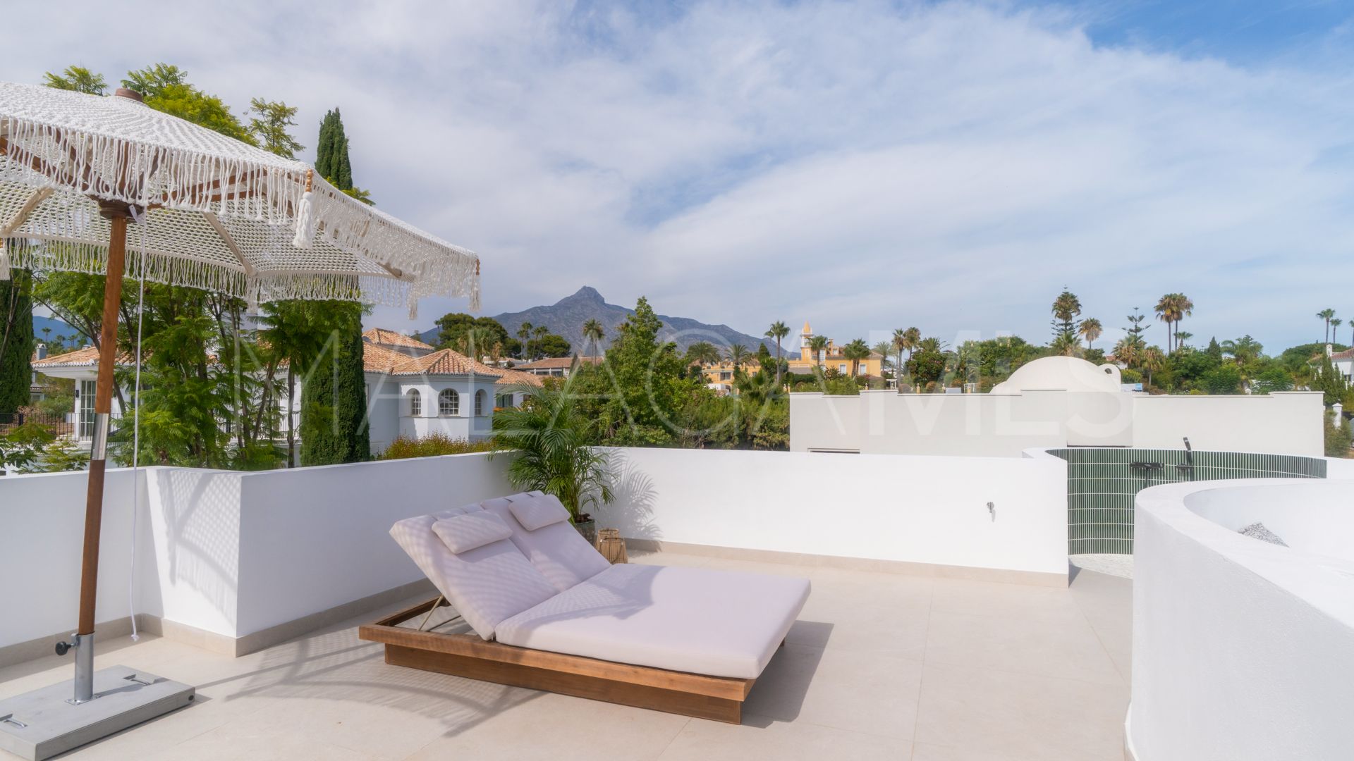 Villa for sale in Las Brisas