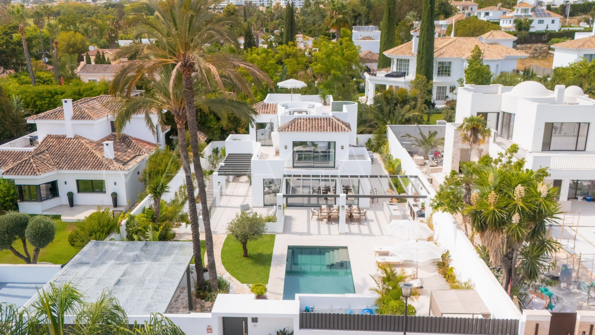 Villa for sale in Las Brisas