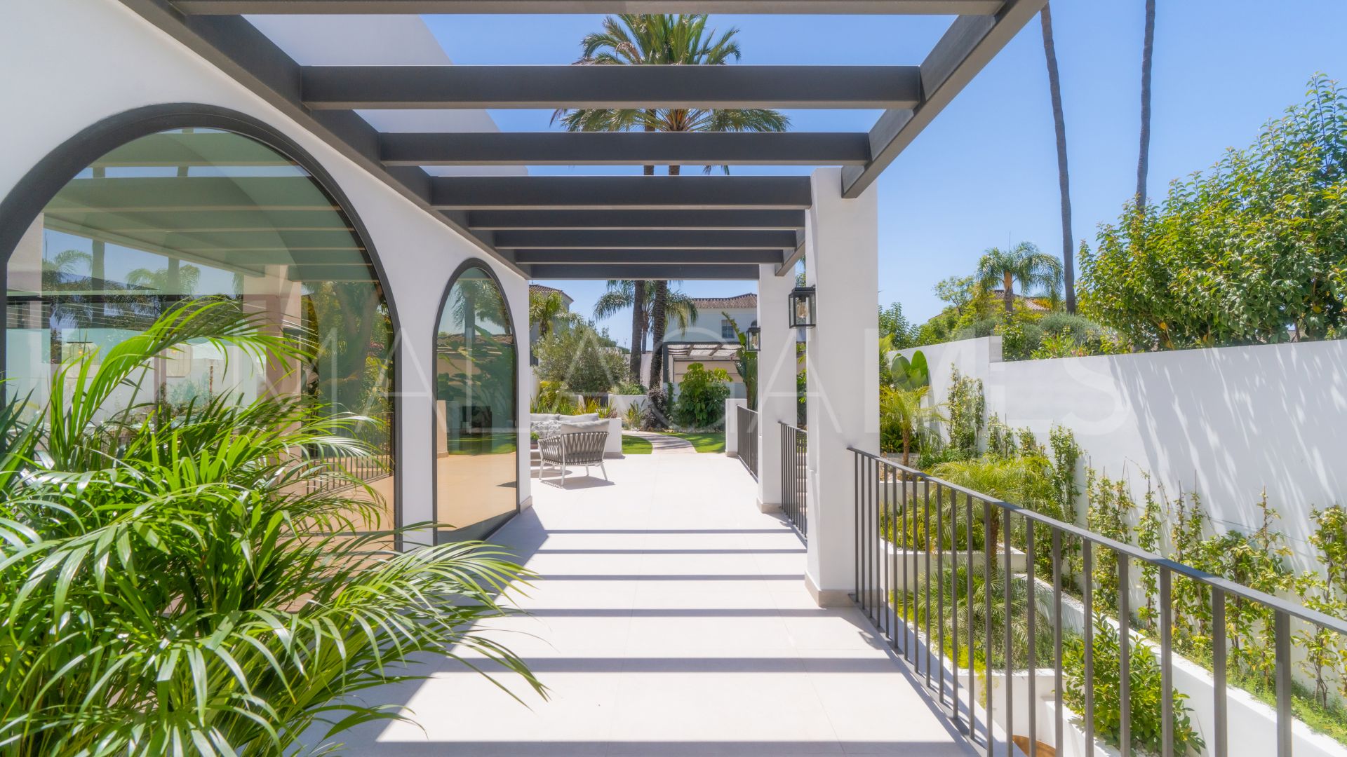 Villa for sale in Las Brisas