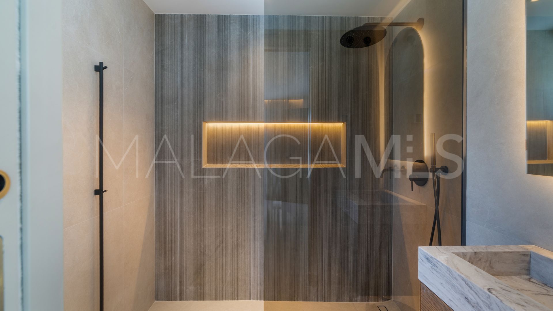 Villa for sale in Las Brisas