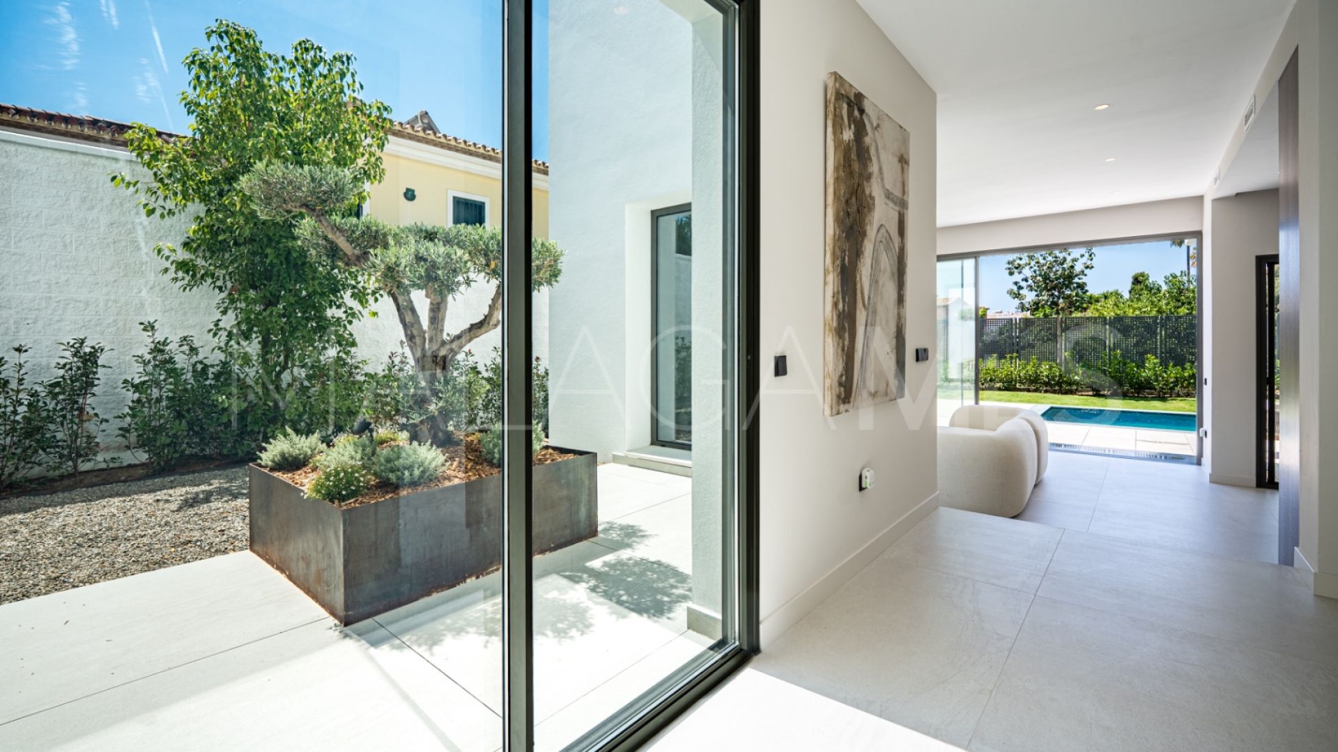 Villa for sale in Estepona