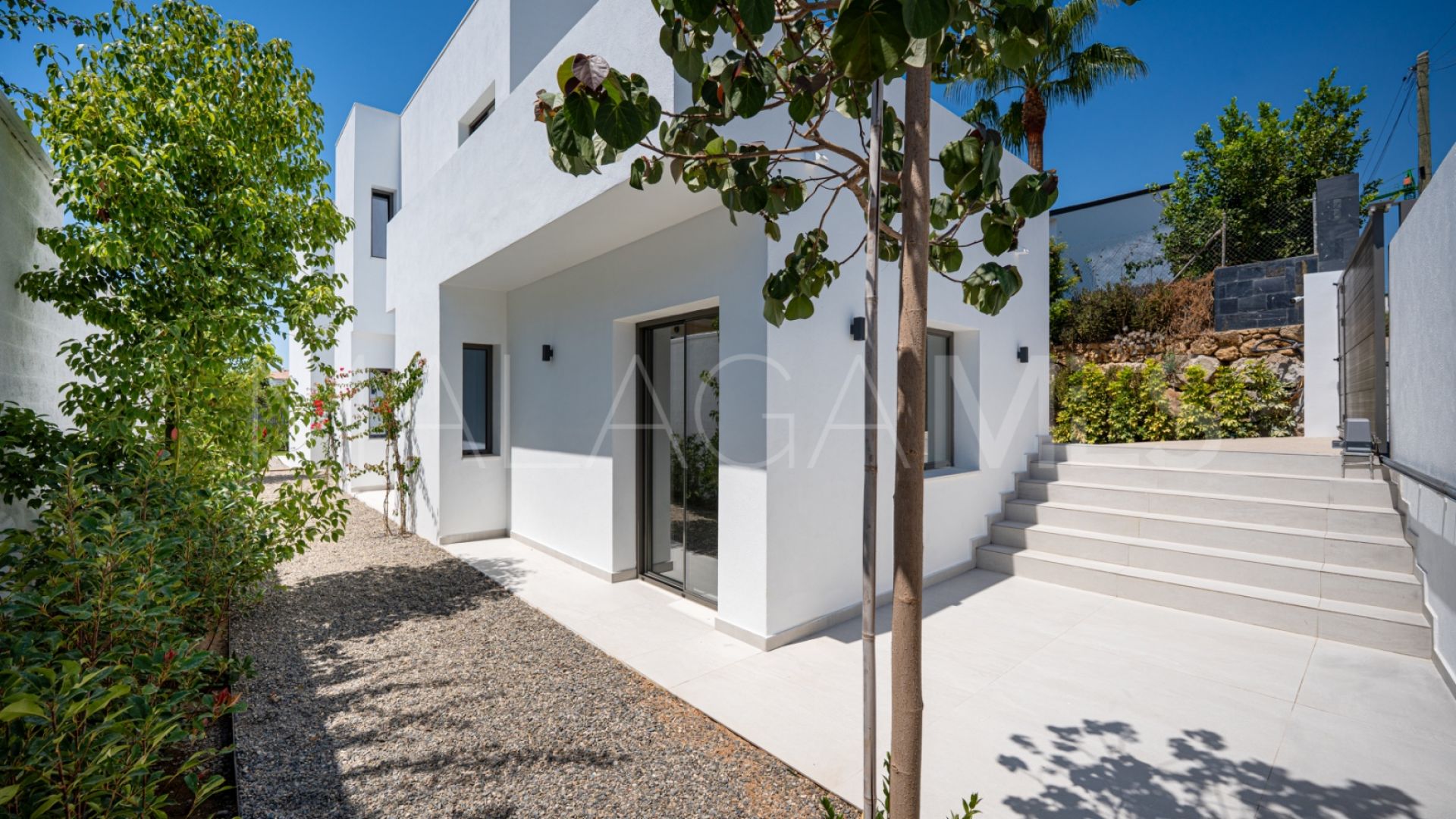 Villa for sale in Estepona