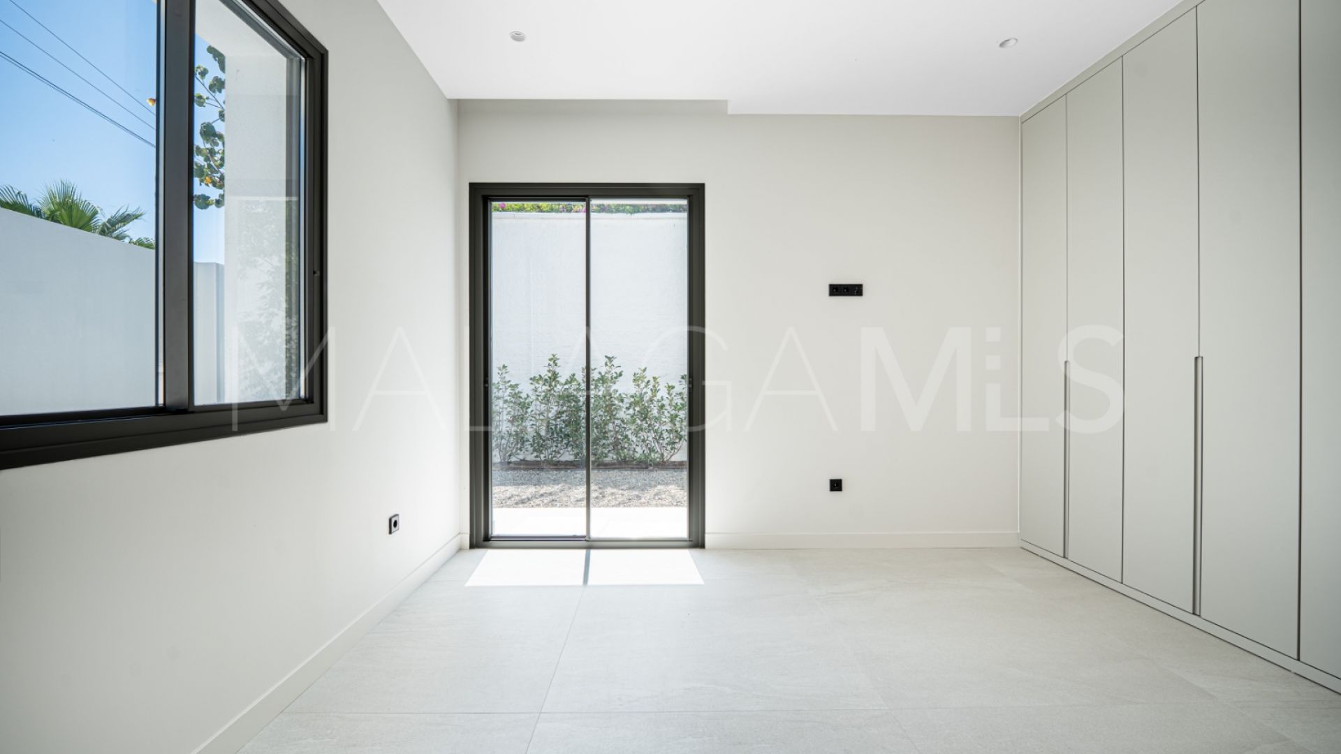 Villa for sale in Estepona