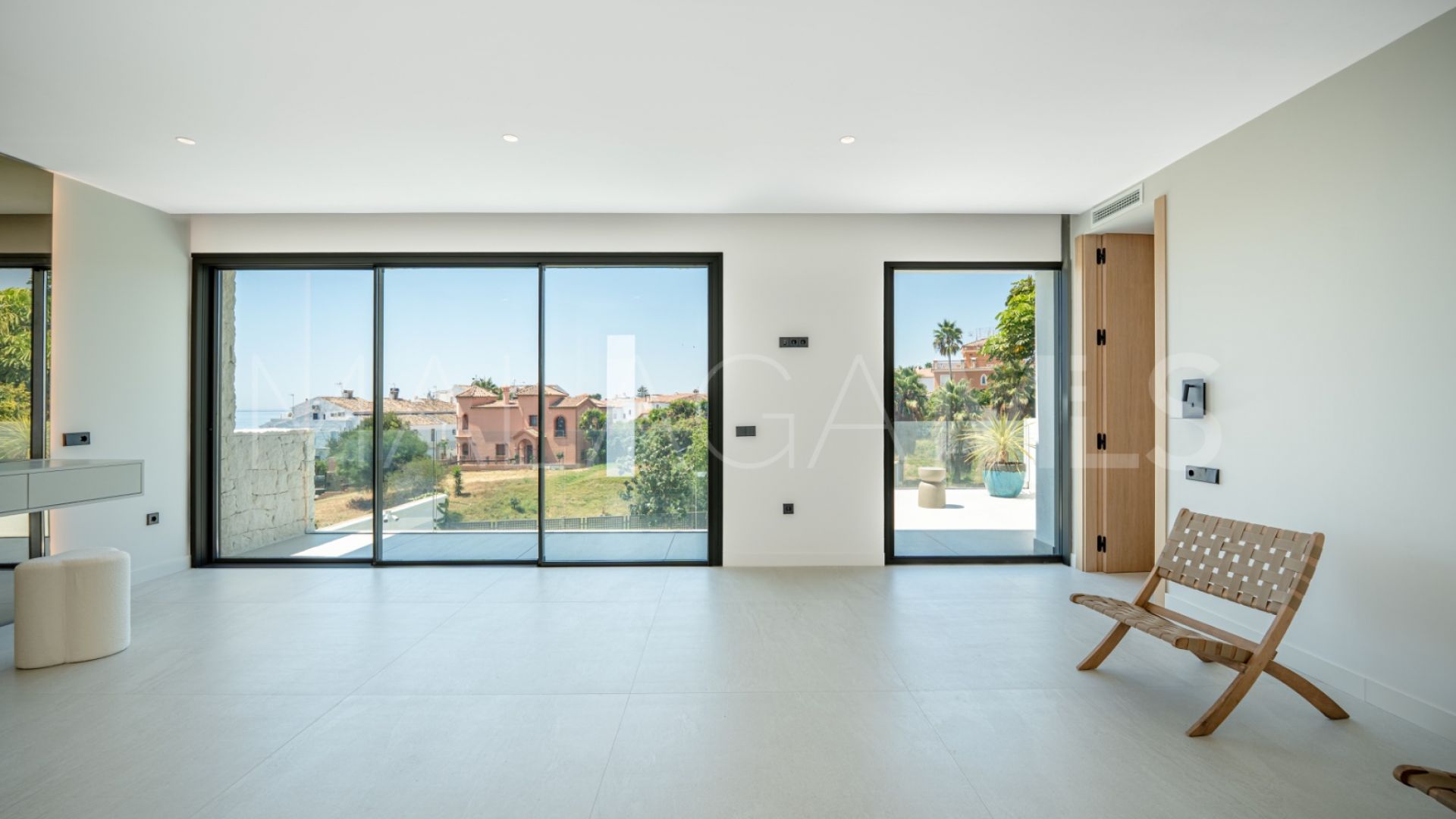 Villa for sale in Estepona