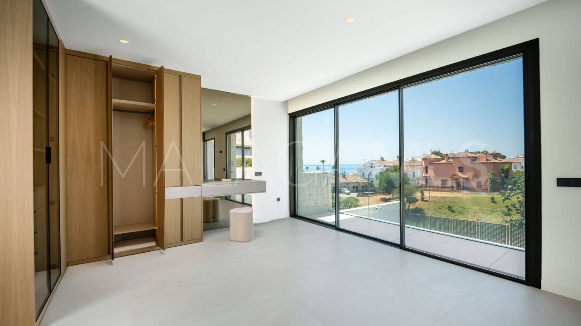 Villa for sale in Estepona