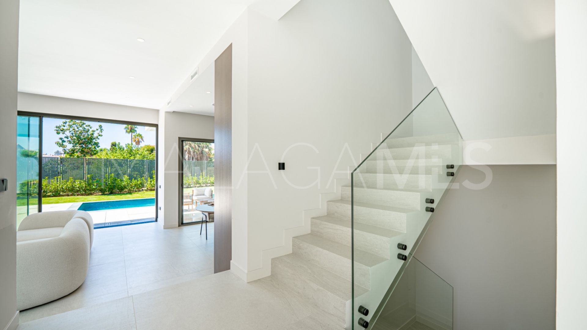 Villa for sale in Estepona