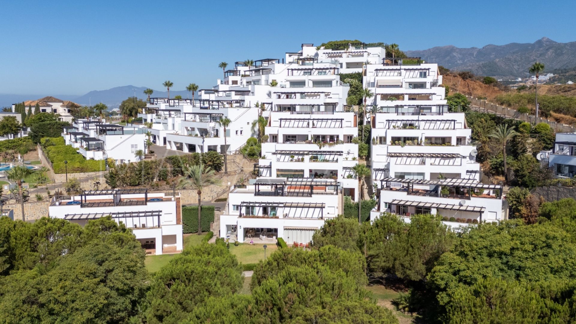 2 bedrooms town house in Marbella East for sale
