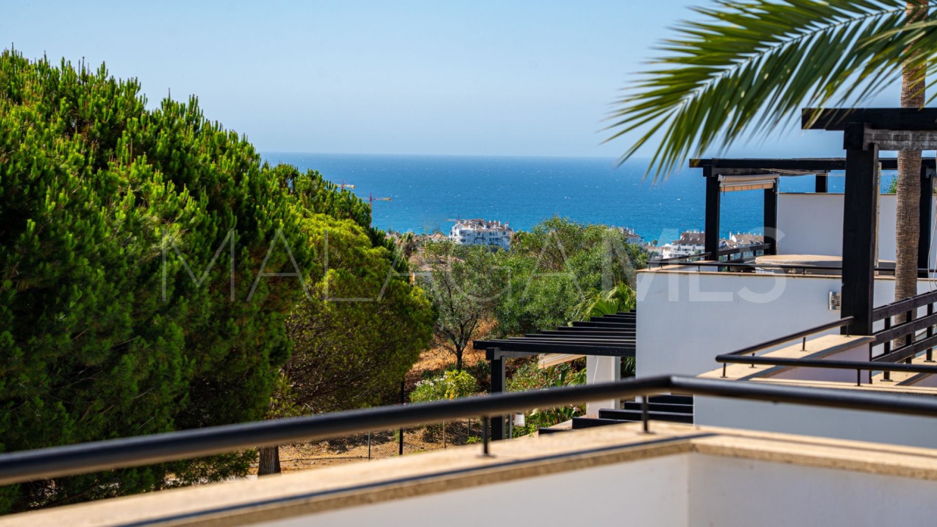 2 bedrooms town house in Marbella East for sale