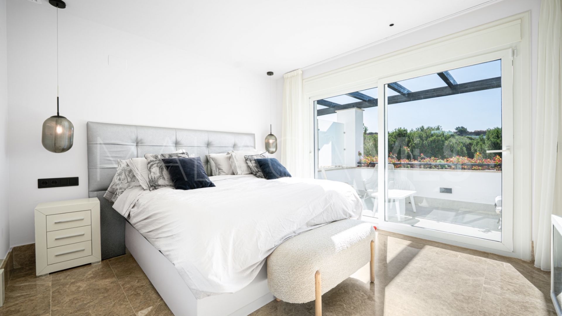 2 bedrooms town house in Marbella East for sale